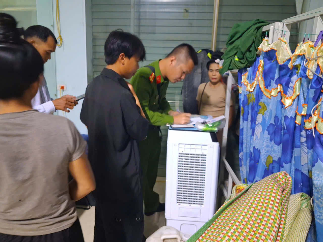 Công an phường Đường Hào hưởng ứng ngày chuyển đổi số quốc gia, phát huy hiệu quả tổ công nghệ số