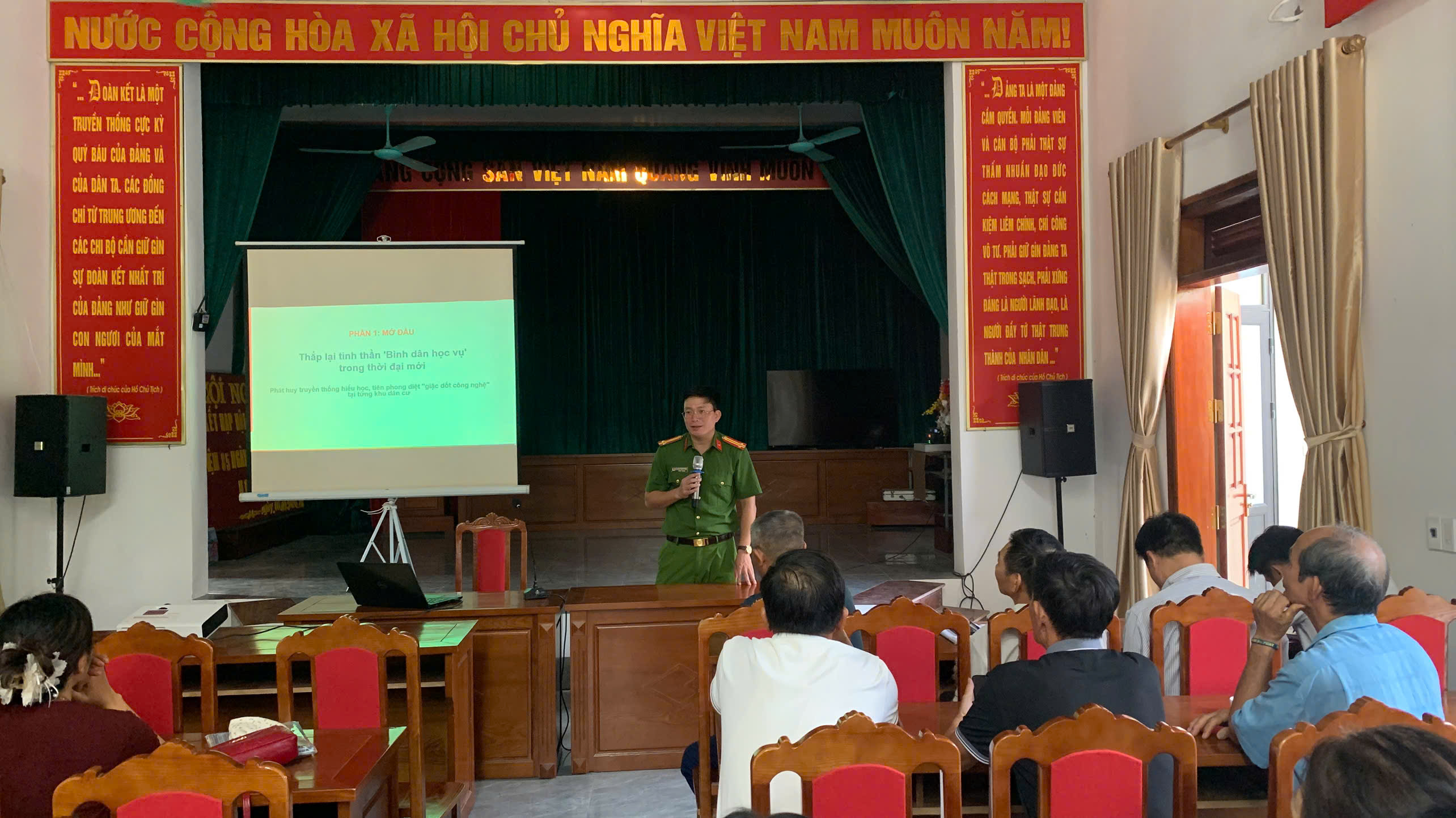 Công an phường Phố Hiến tổ chức các lớp tuyên truyền 