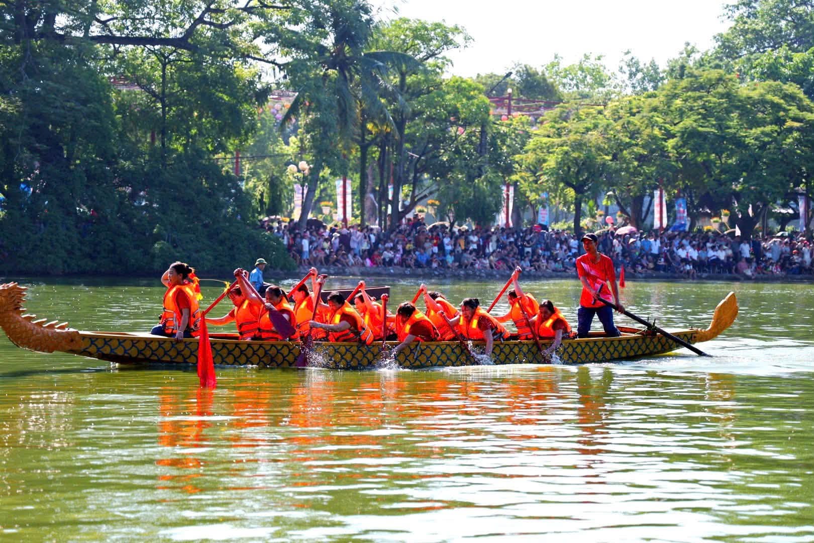 Công an phường Phố Hiến bảo đảm an ninh trật tự, trật tự an toàn giao thông Giải đua thuyền chải mở rộng năm 2026