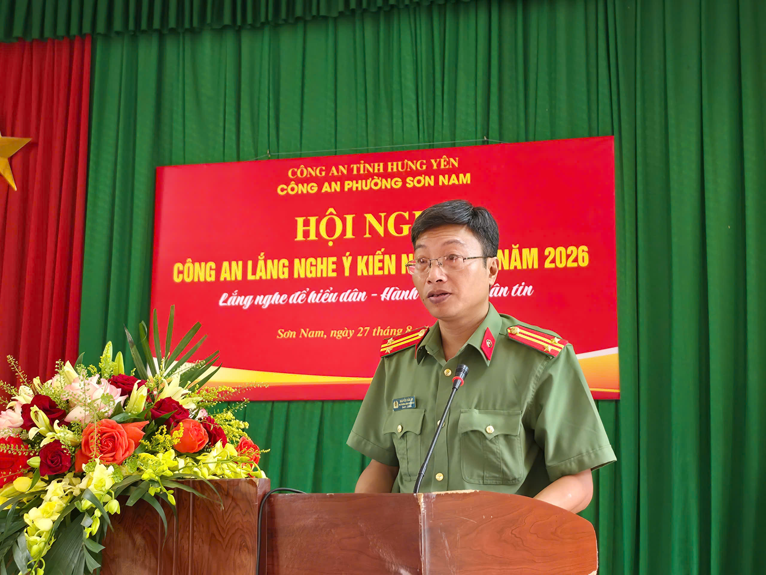 Công an phường Sơn Nam lắng nghe Nhân dân, tiếp thu góp ý, nâng cao chất lượng phục vụ.