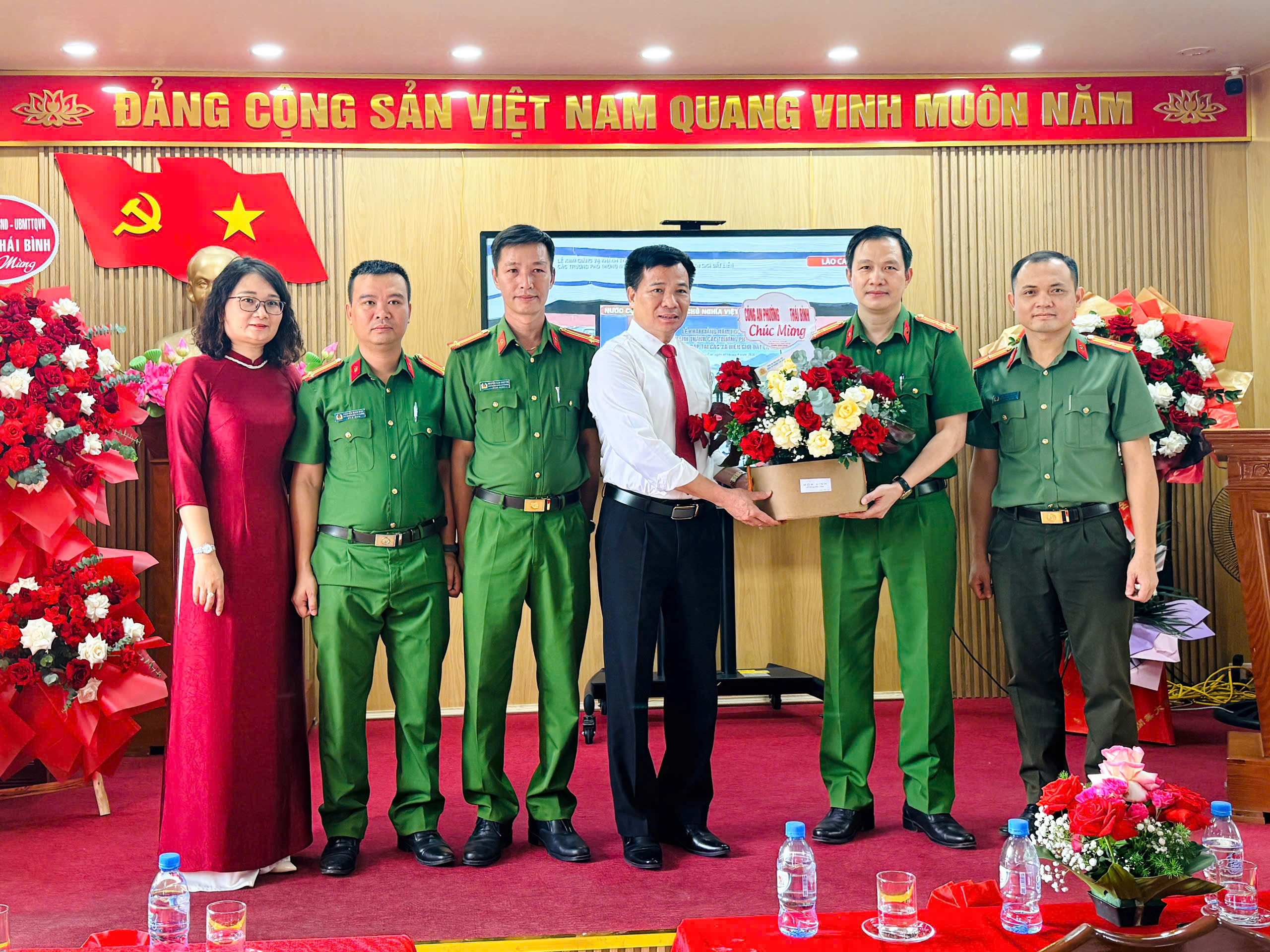 Công an phường Thái Bình đồng hành cùng các cơ sở giáo dục trên địa bàn trong Ngày khai giảng