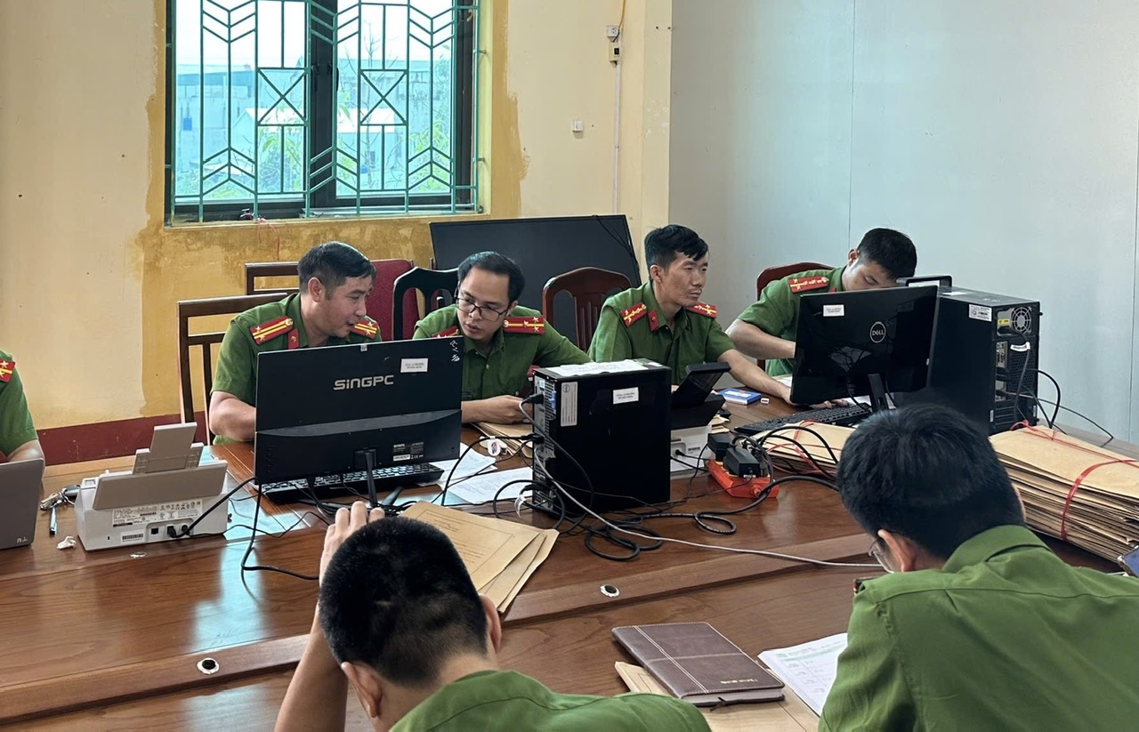 Công an phường Thượng Hồng đẩy mạnh số hóa hồ sơ, tài liệu về cư trú