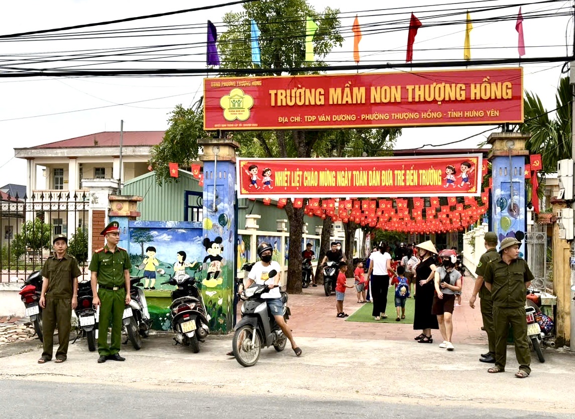 Công an phường Thượng Hồng triển khai lực lượng bảo đảm trật tự an toàn giao thông ngày khai giảng năm học mới 2026 - 2027