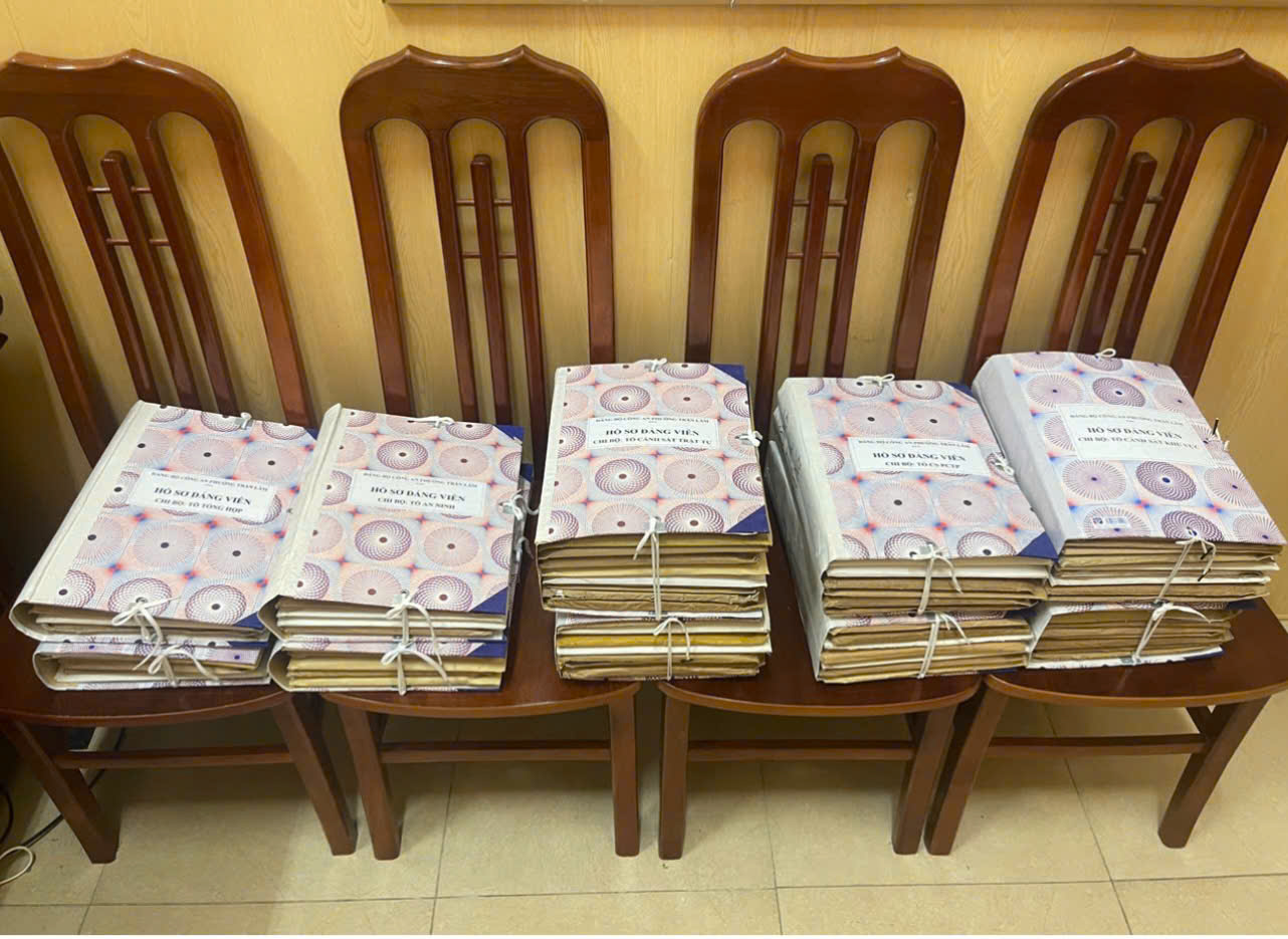 Đảng bộ Công an phường Trần Lãm khắc phục khó khăn quyết tâm hoàn thành nhiệm vụ số hóa hồ sơ Đảng viên