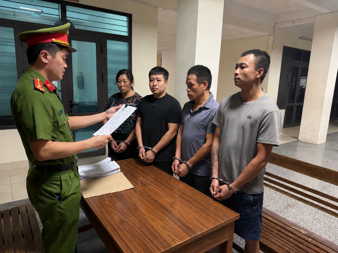 Cơ quan cảnh sát điều tra khởi tố 04 đối tượng có hành vi mua bán, tàng trữ, sử dụng trái phép chất ma tuý.