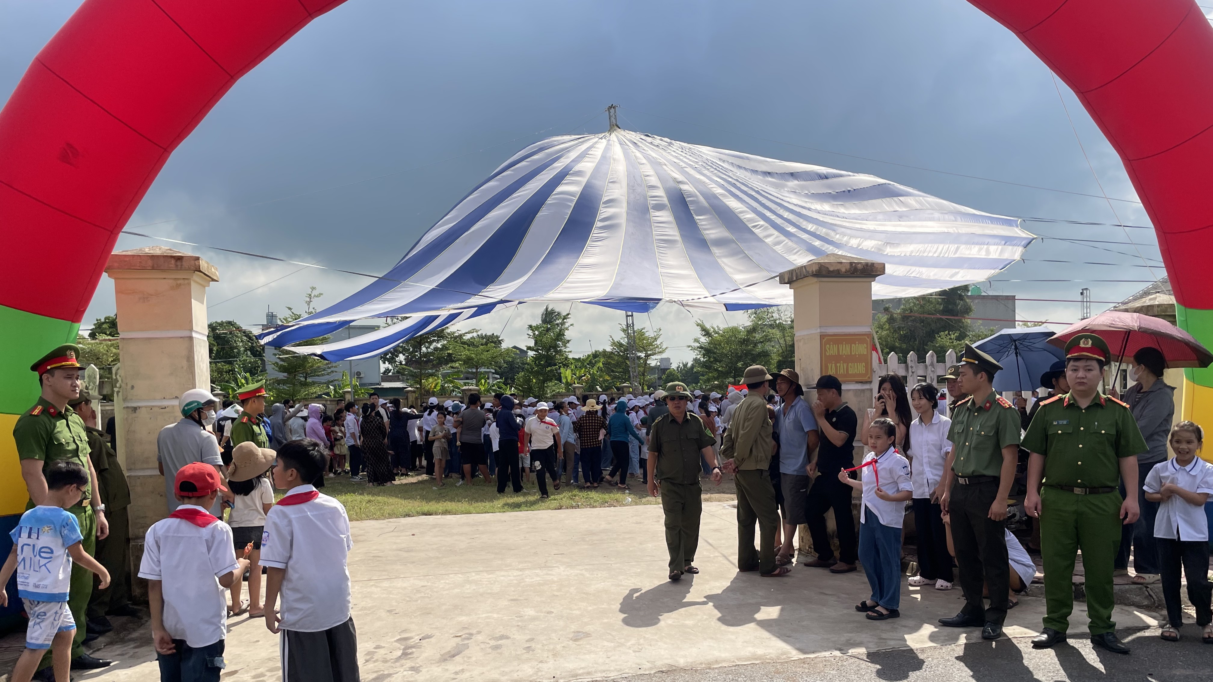 Công an xã Ái Quốc chủ động bảo đảm an ninh, an toàn cho các hoạt động vui Tết Trung thu năm 2026