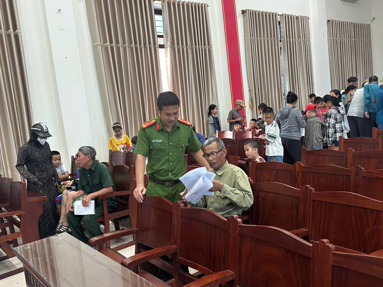 CÔNG AN XÃ A SÀO PHỐI HỢP TRẠM Y TẾ XÃ THỰC HIỆN CHƯƠNG TRÌNH KHÁM SỨC KHỎE TOÀN DÂN TRÊN ĐỊA BÀN
