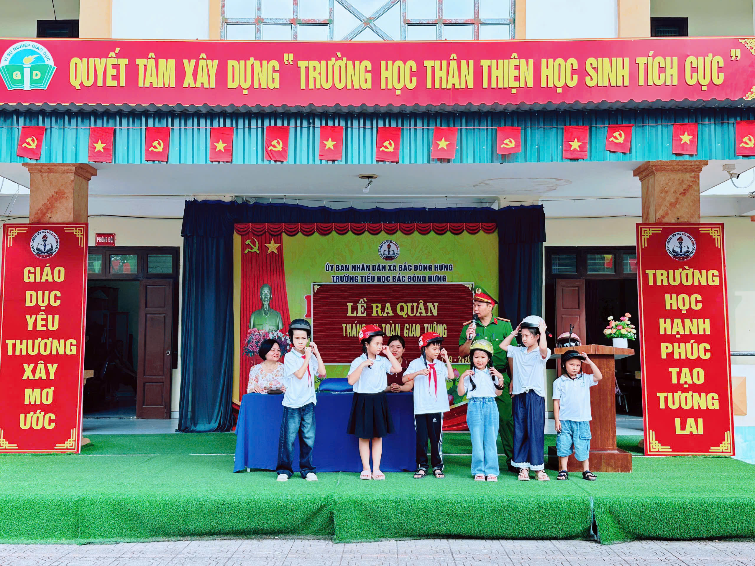 Công an xã Bắc Đông Hưng đẩy mạnh tuyên truyền an toàn giao thông trong trường học