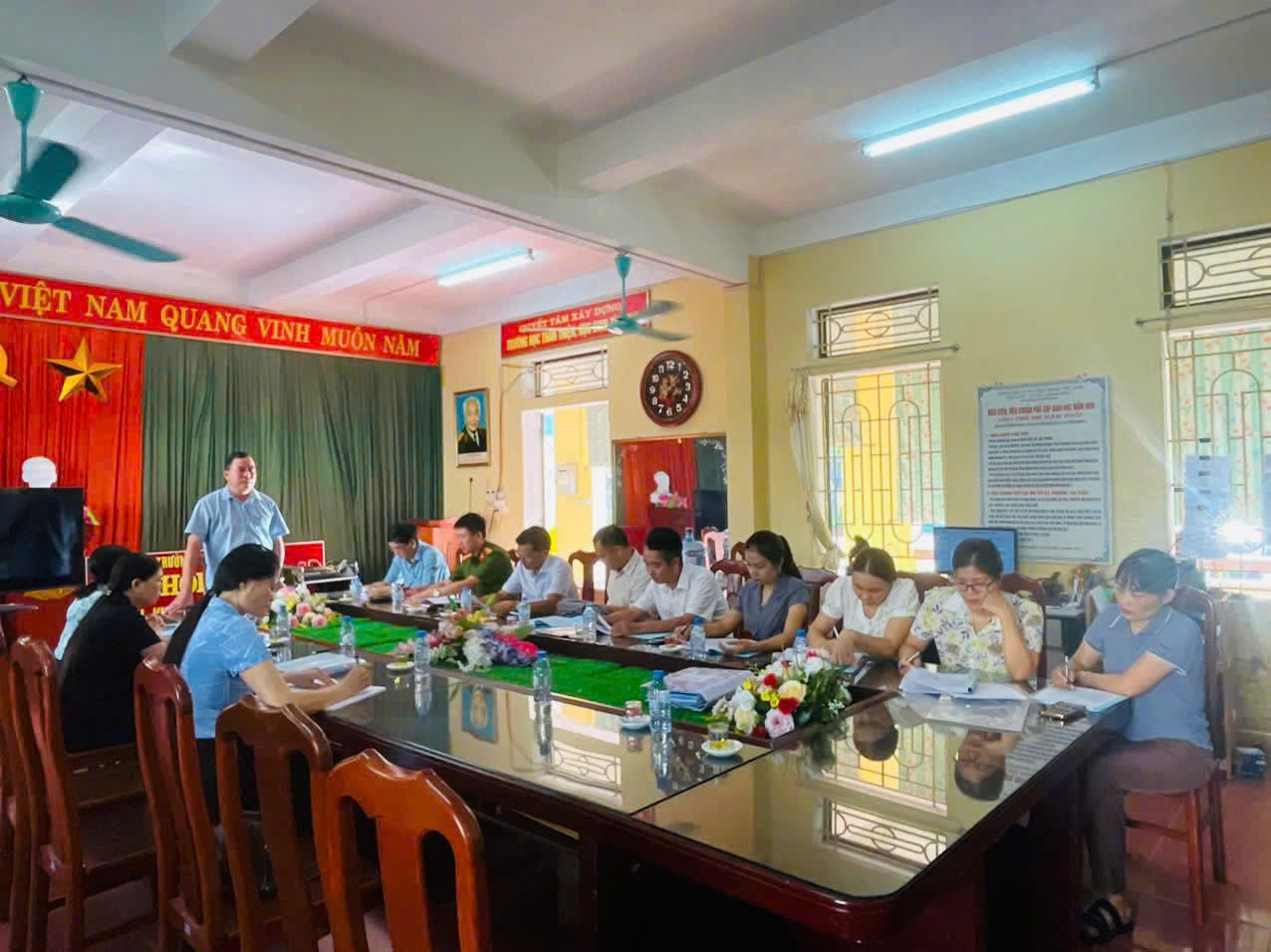 Công an xã Bắc Đông Hưng phối hợp giám sát công tác bảo đảm an toàn thực phẩm tại Trường mầm non