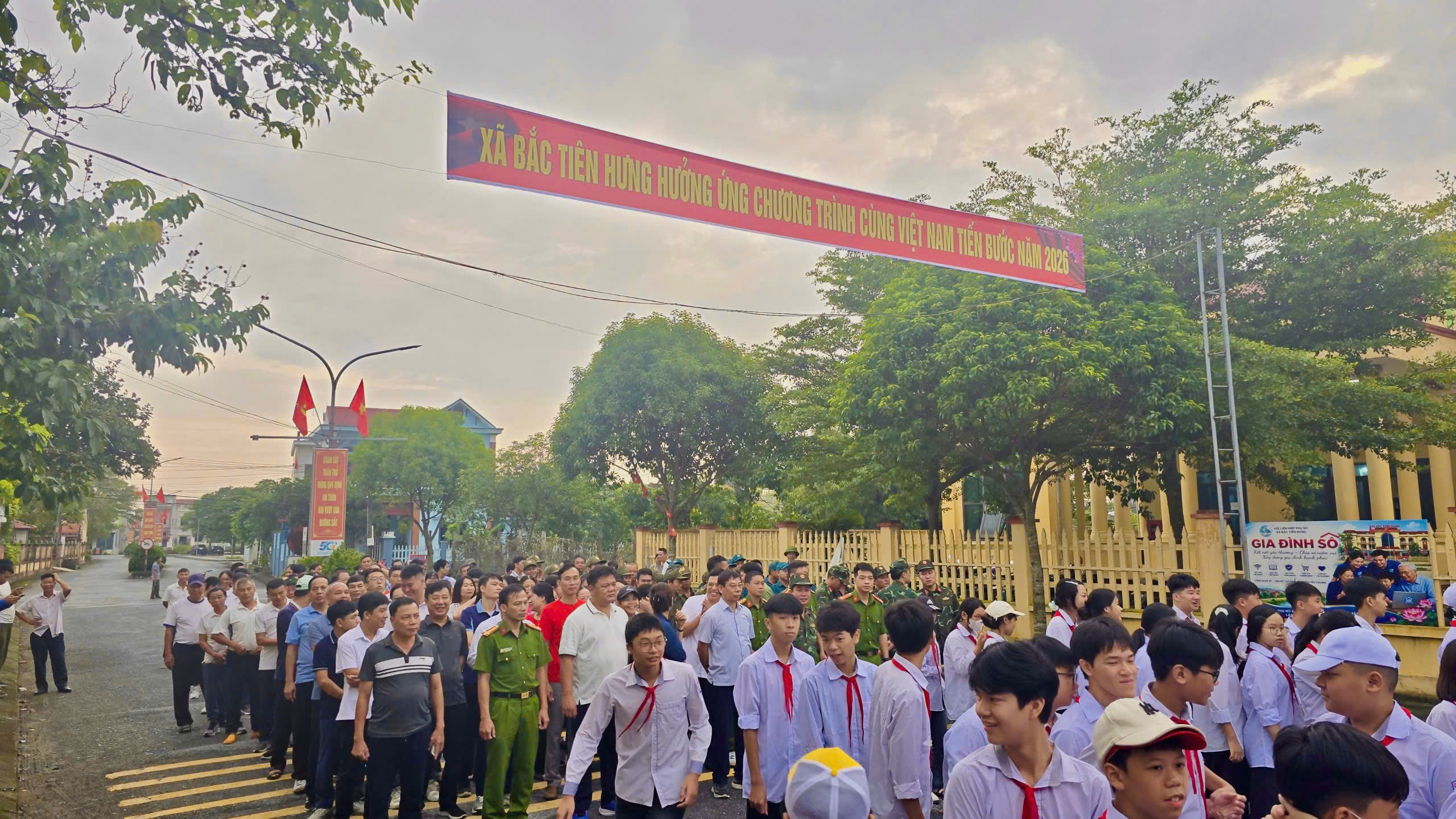 Công an xã Bắc Tiên Hưng tích cực hưởng ứng chương trình “Cùng Việt Nam tiến bước”