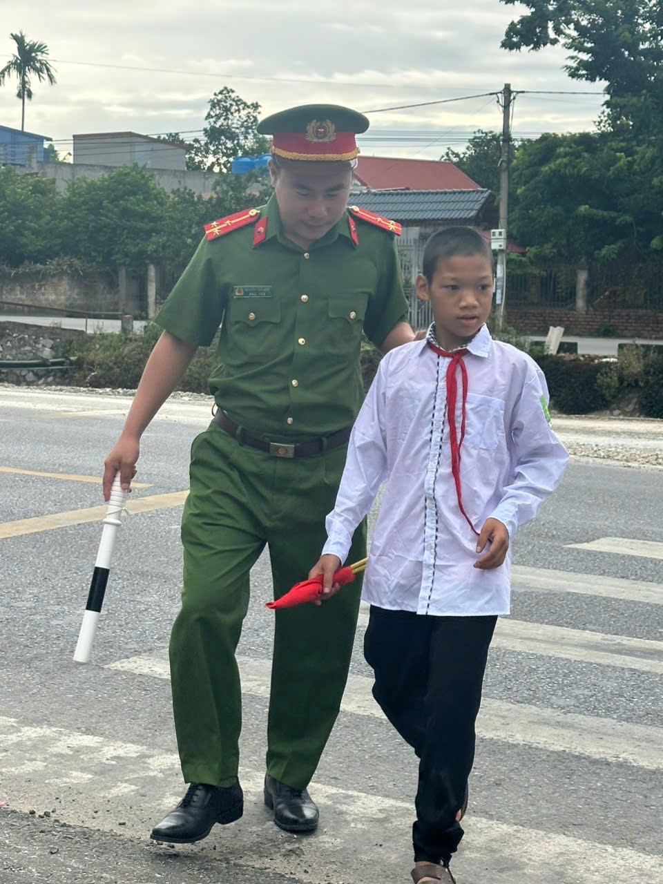 Công an xã Đoàn Đào đảm bảo tốt an ninh trật tự, trật tự an toàn giao thông, trật tự công cộng phục vụ các trường học tổ chức Lễ khai giảng năm học 2026-2027 trên địa bàn