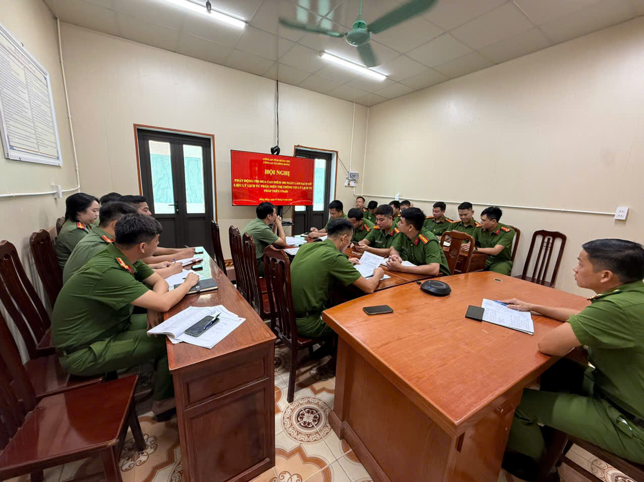 Công an xã Đồng Bằng triển khai đợt thi đua cao điểm 180 ngày làm sạch dữ liệu lý lịch tư pháp, hiển thị thông tin lý lịch tư pháp trên VNeID