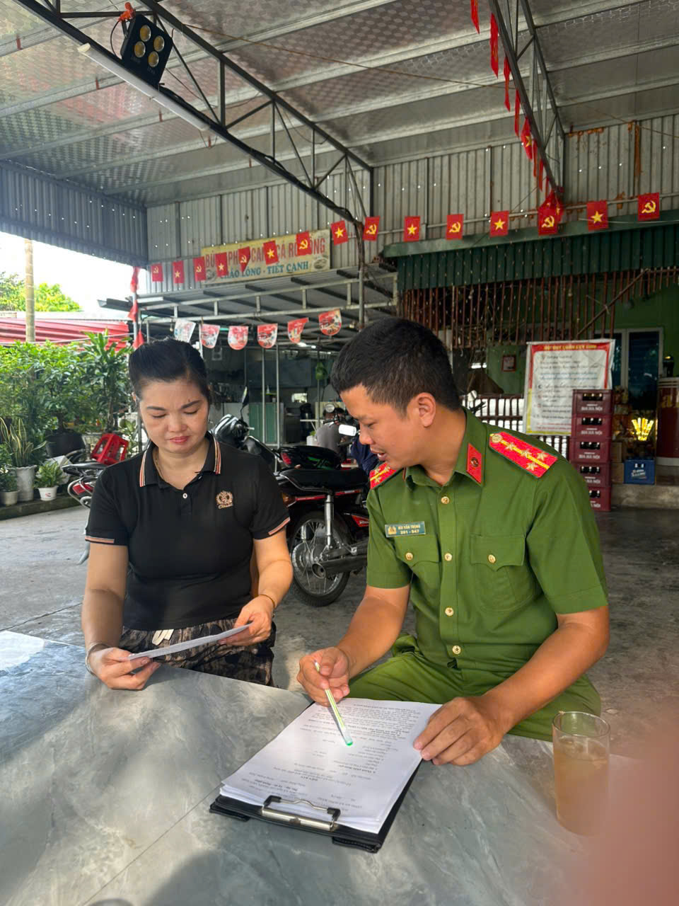 Công an xã Đồng Bằng tăng cường tuyên truyền các quy định pháp luật về an toàn thực phẩm đối với các cơ sở kinh doanh dịch vụ ăn uống