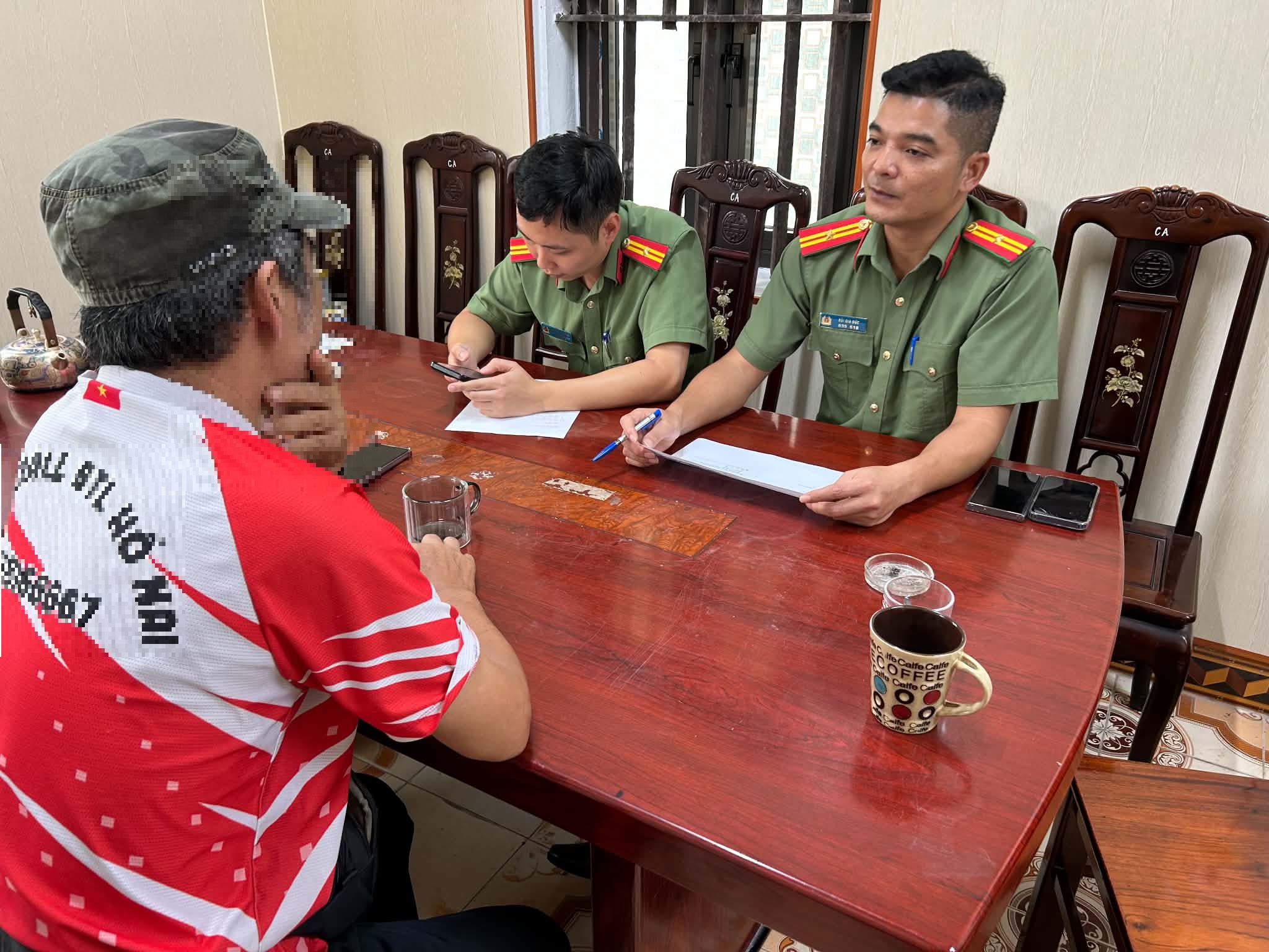 Công an xã Đồng Bằng làm việc với công dân đăng tải nội dung chưa được kiểm chứng
