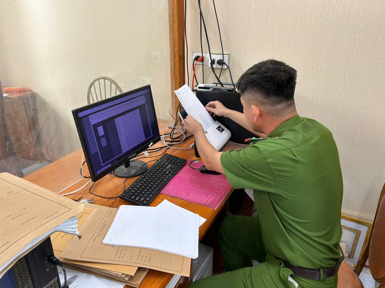 Công an xã Đồng Bằng đẩy mạnh thực hiện Luật Chuyển đổi số, mang lại tiện ích thiết thực cho người dân