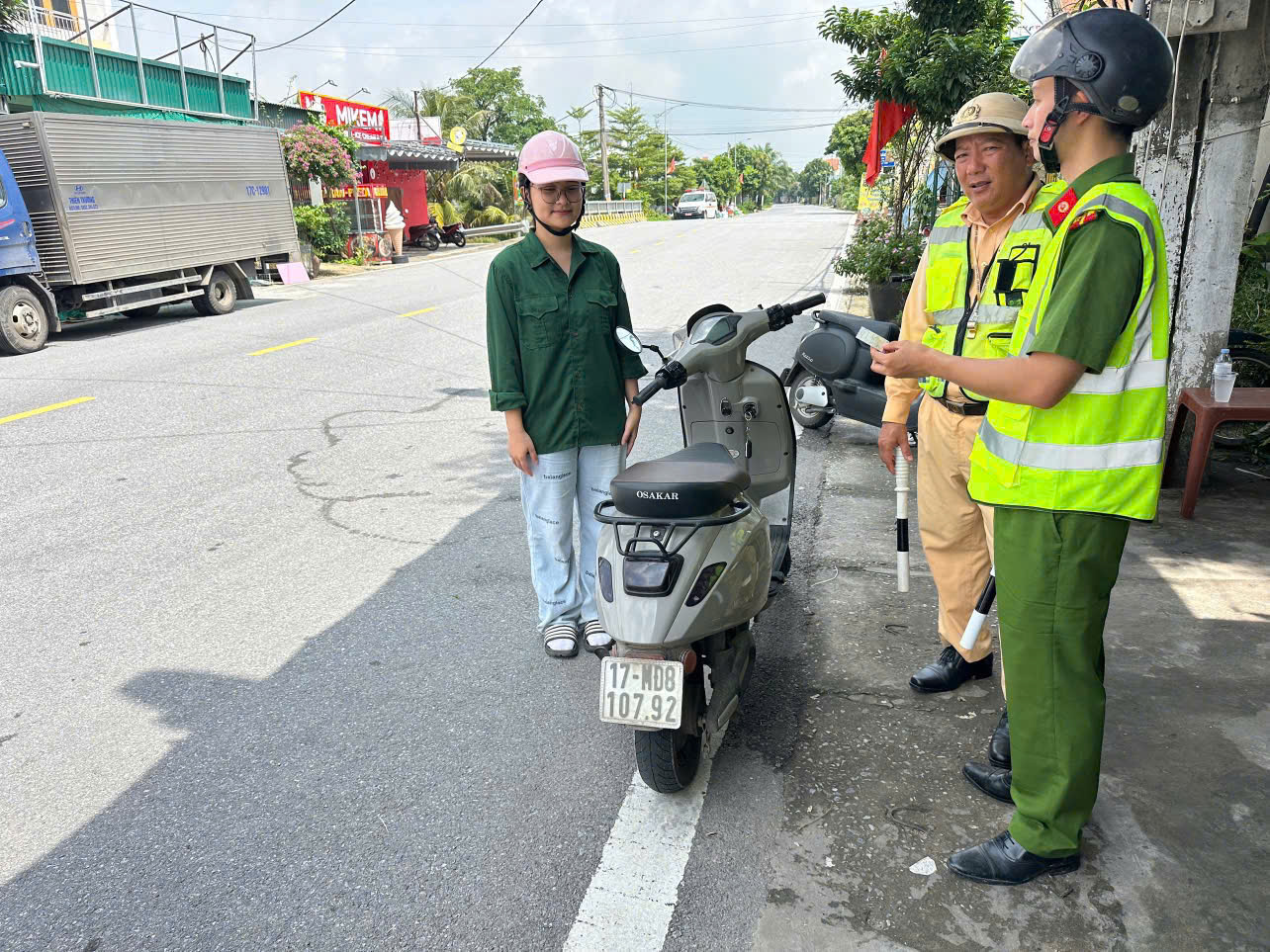 Công an xã Đồng Châu phối hợp tuần tra, kiểm soát đảm bảo trật tự an toàn giao thông trên địa bàn xã dịp nghỉ Lễ Quốc Khánh 2/9