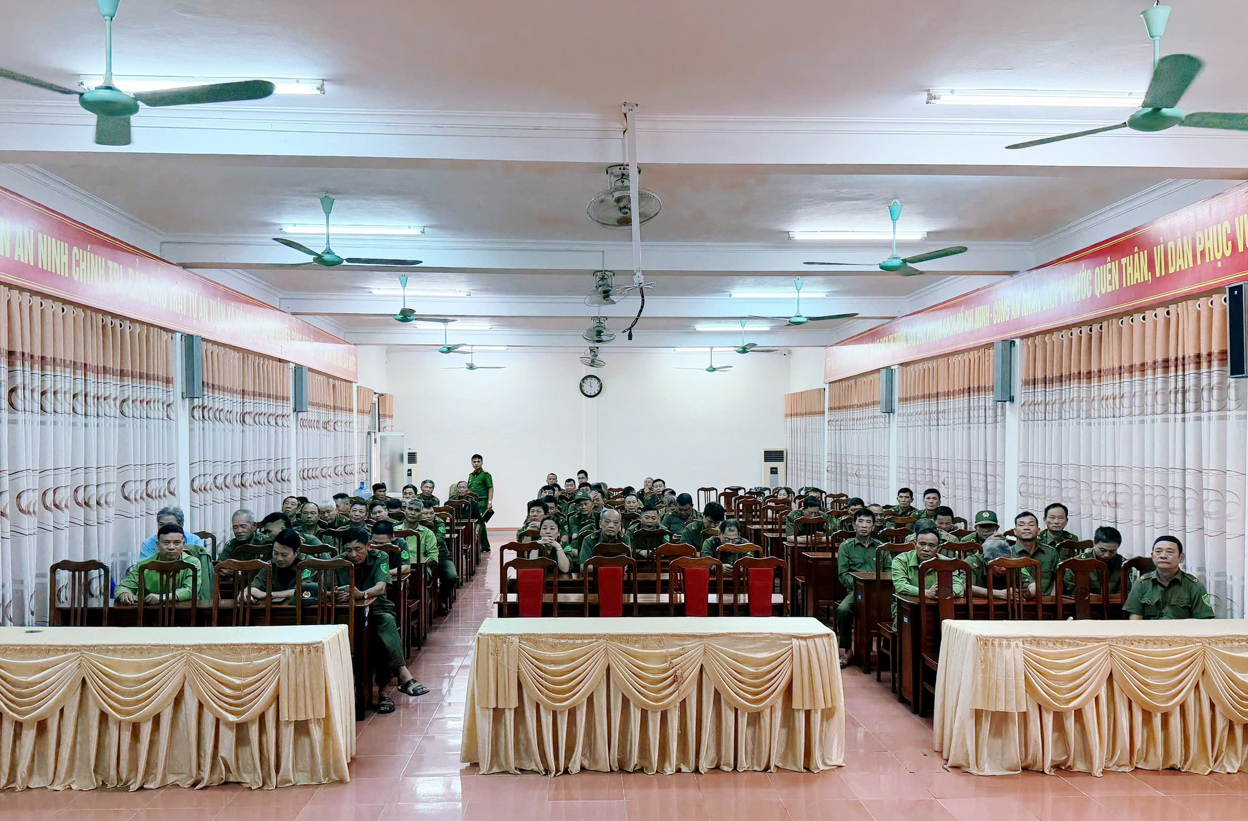 Công an xã Đông Hưng tổ chức Hội nghị giao ban công tác tháng 9 của Lực lượng tham gia bảo vệ an ninh trật tự ở cơ sở