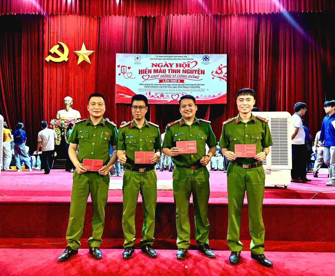 Công an xã Đông Tiền Hải tích cực hưởng ứng tham gia ngày hội hiến máu tình nguyện “Giọt hồng vì cộng đồng”