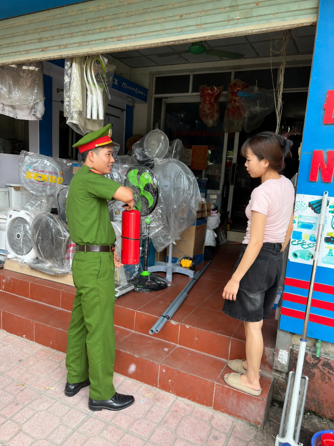 Công an xã Đức Hợp tăng cường tuyên truyền, hướng dẫn an toàn PCCC đối với nhà ở kết hợp sản xuất, kinh doanh