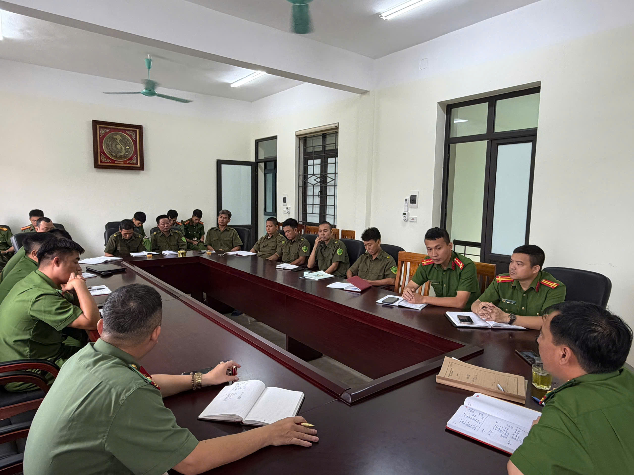 Công an xã Hiệp Cường tổng kết nhiệm vụ Tổng rà soát cư trú và vận động Nhân dân tích hợp tài khoản hưởng an sinh xã hội (ASXH)