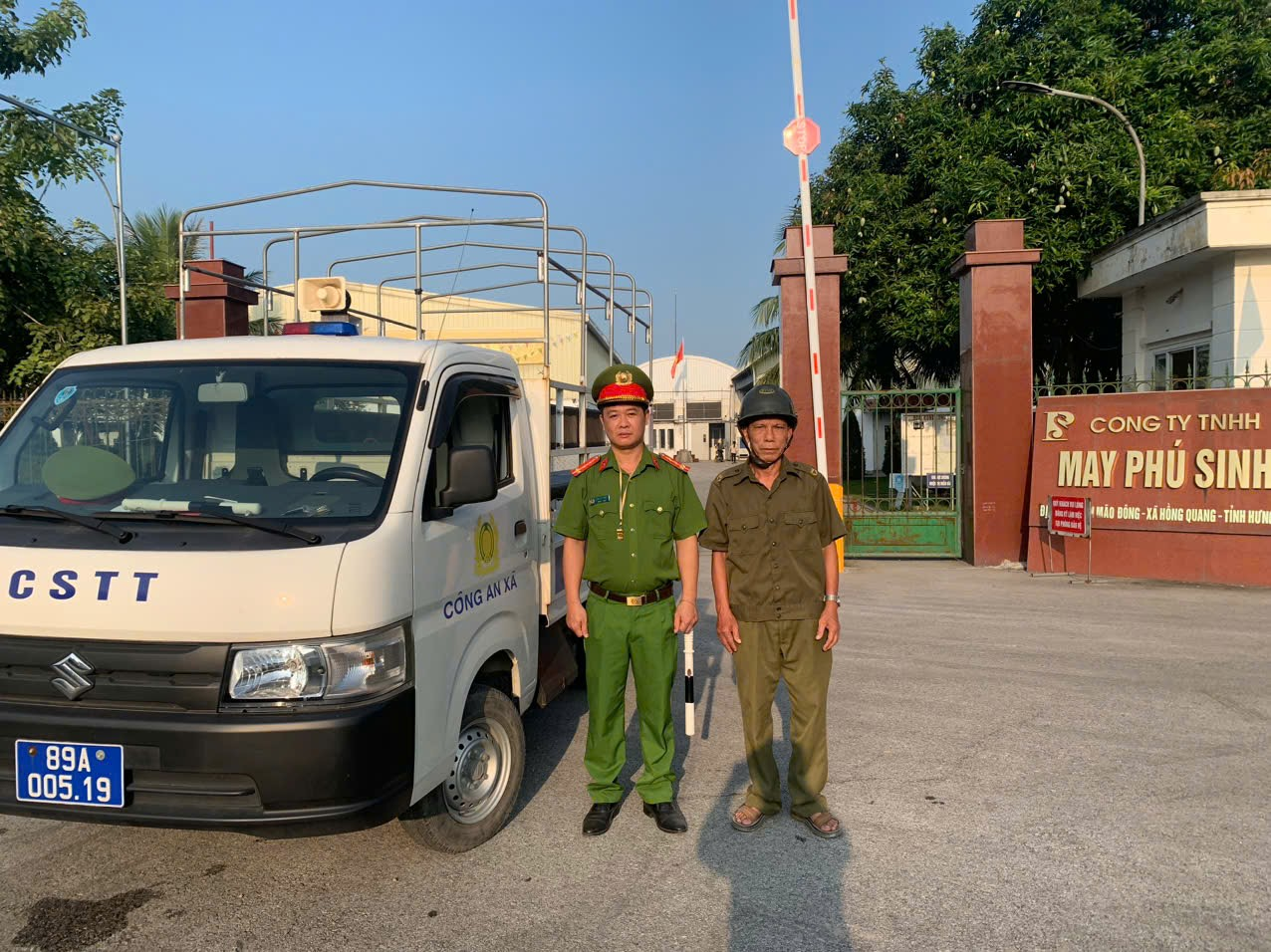 Công an xã Hồng Quang thực hiện tốt mô hình Dân vận khéo “Cổng Công ty an toàn về an ninh trật tự, trật tự an toàn giao thông”