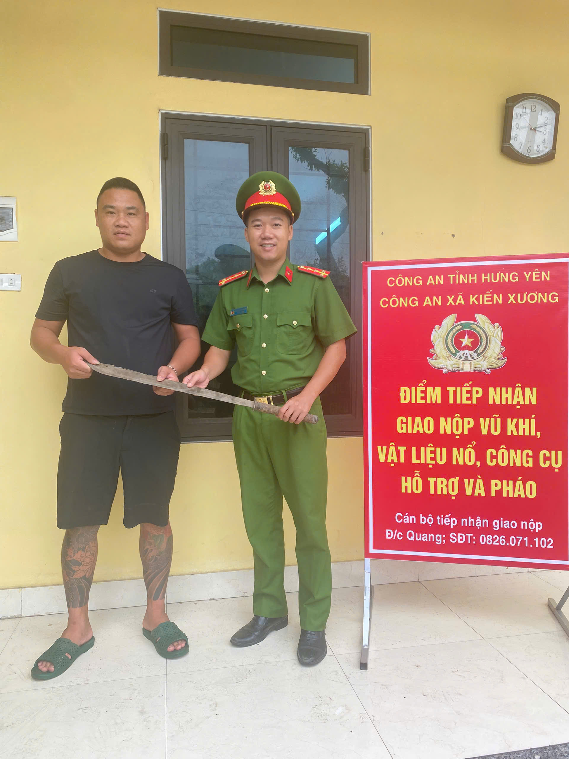 Công an xã Kiến Xương đẩy mạnh tuyên truyền, vận động Nhân dân giao nộp vũ khí, vật liệu nổ, công cụ hỗ trợ và pháo