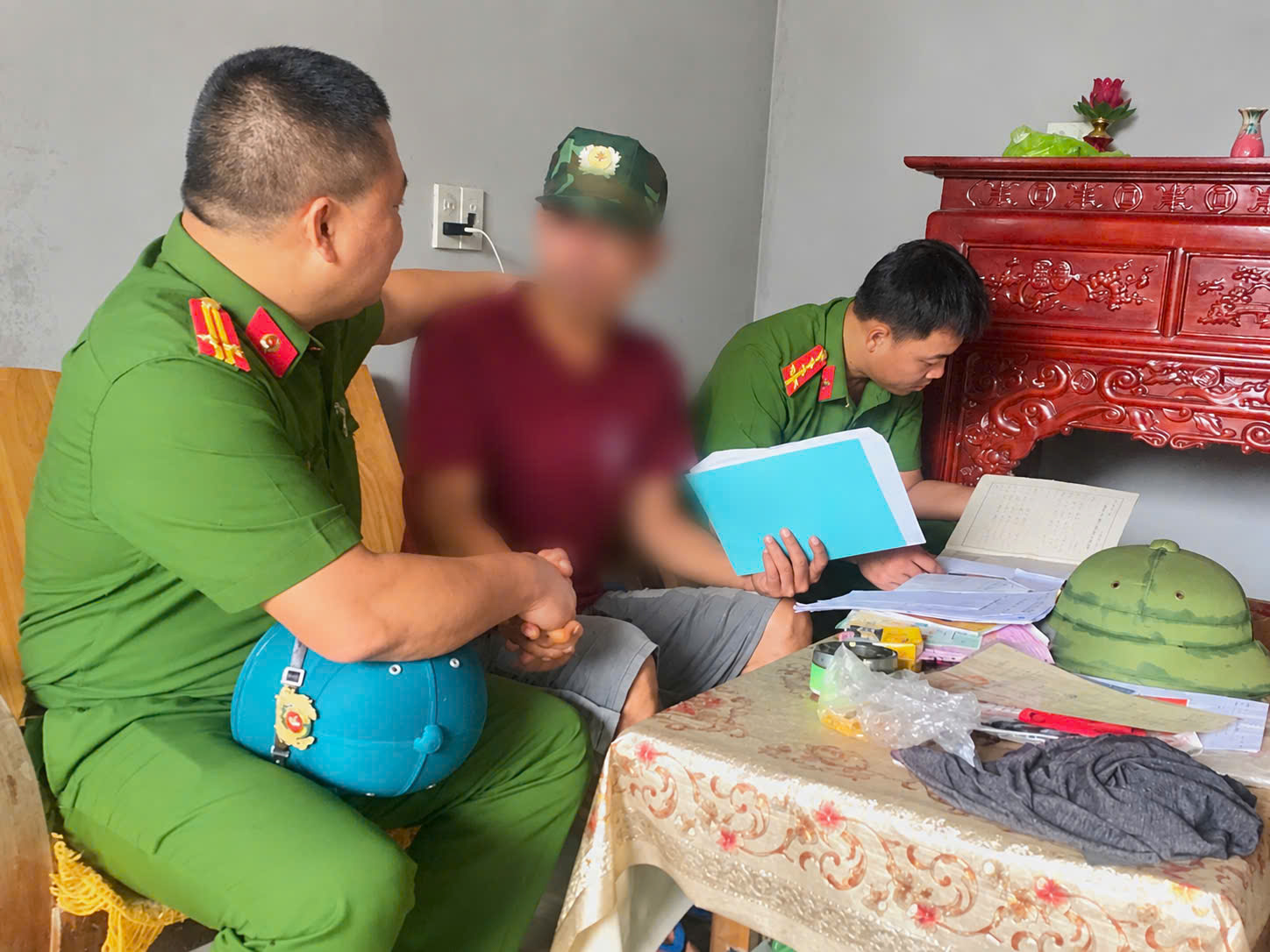 Công an xã Lê Quý Đôn kịp thời vận động, đưa người có biểu hiện bệnh tâm thần đi điều trị tại Bệnh viện tâm thần Thái Bình