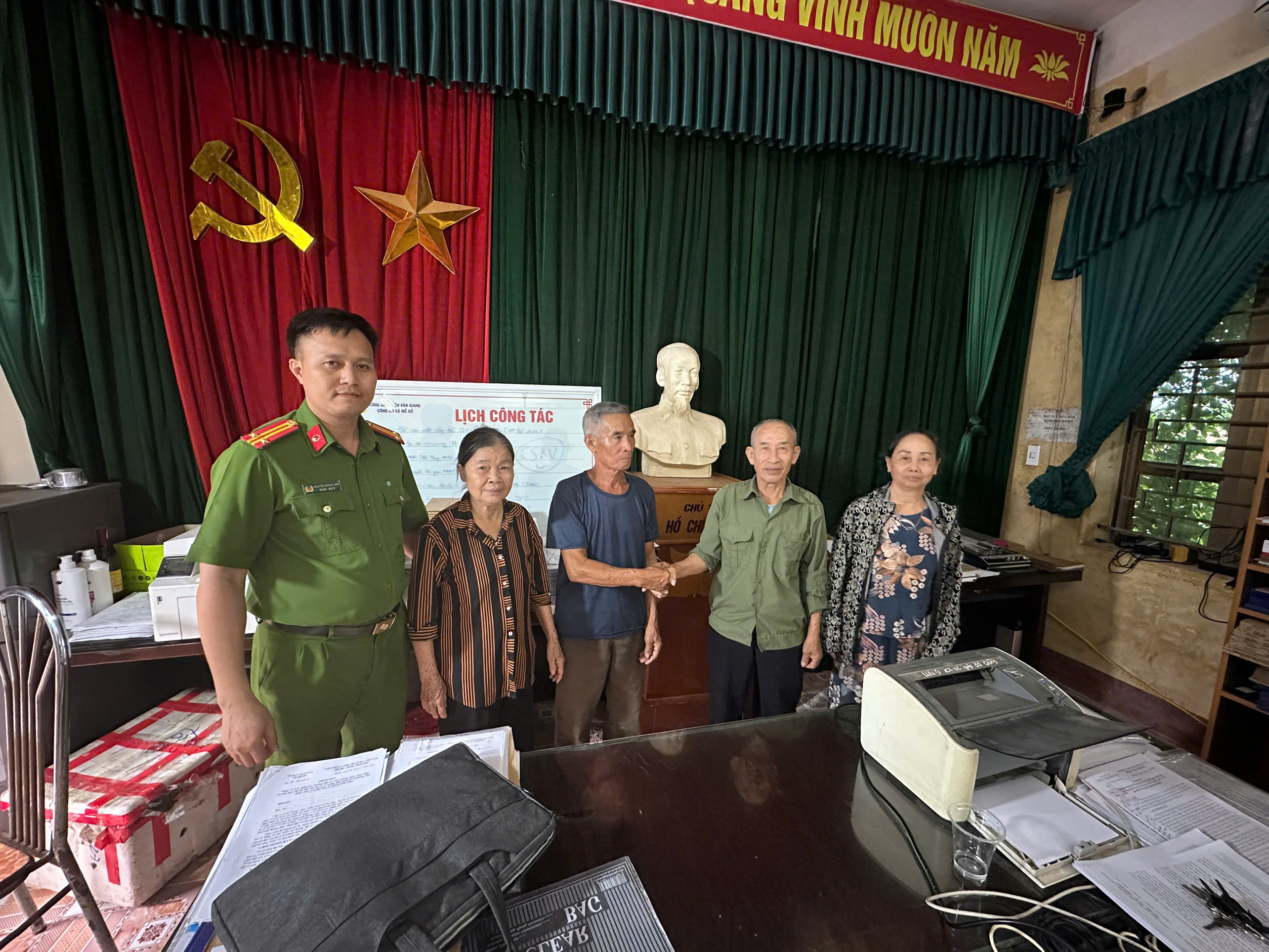 Công an xã Mễ Sở chủ động nắm tình hình, kịp thời giải quyết mâu thuẫn nội bộ nhân dân