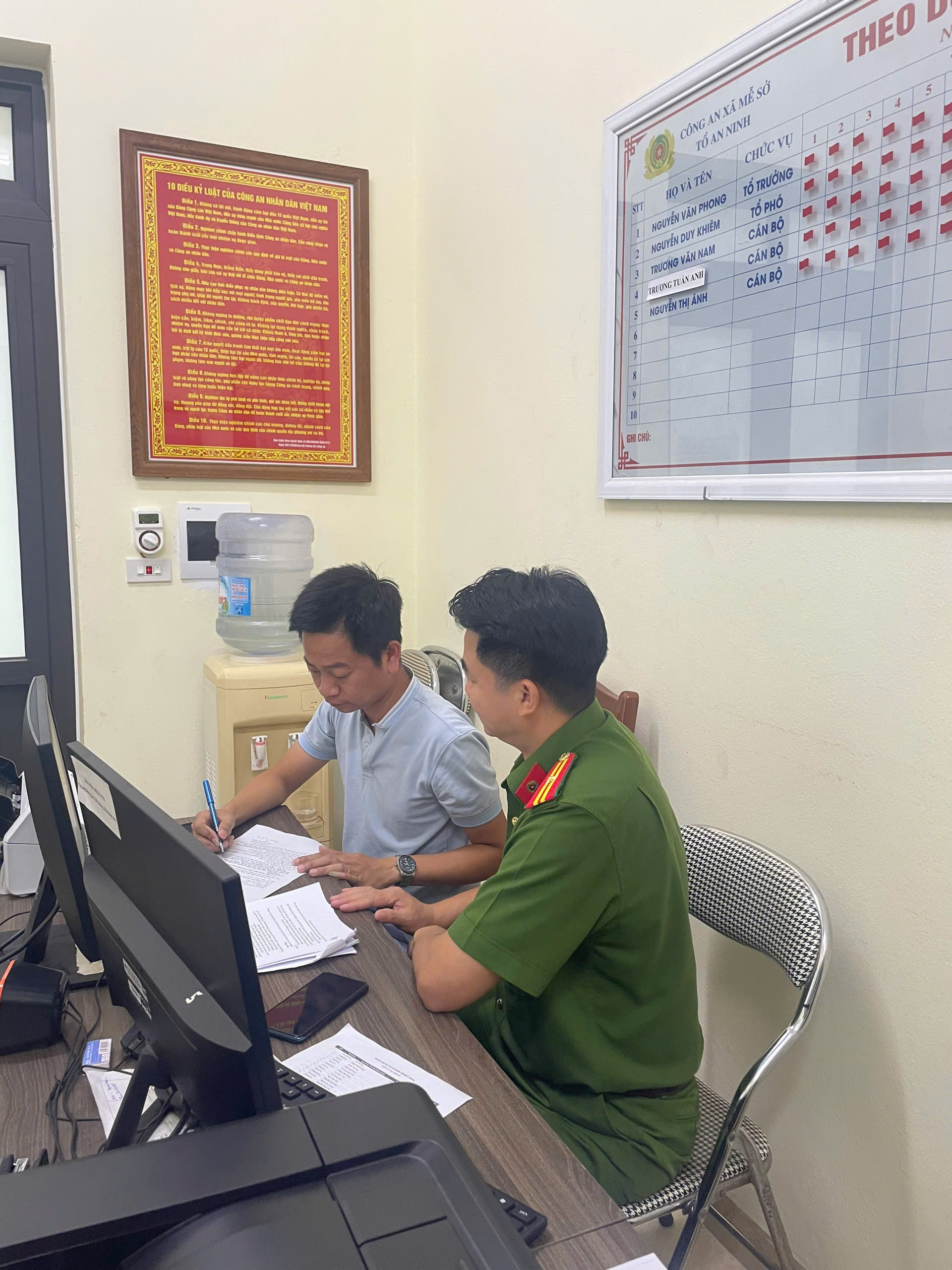 Tuyên truyền, ký cam kết thực hiện các quy định của pháp luật đối với các cơ sở kinh doanh, mua bán, sửa chữa điện thoại di động và thiết bị phụ kiện trên địa bàn xã Mễ Sở