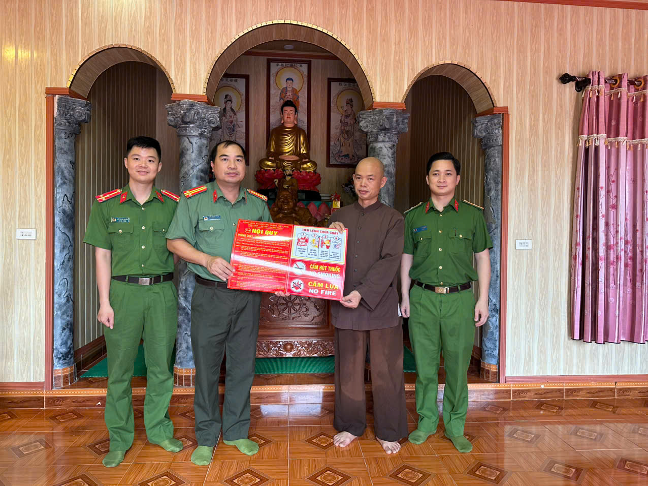 Công an xã Nam Tiền Hải thăm, chúc mừng các cơ sở tôn giáo nhân dịp lễ Vu Lan năm 2026
