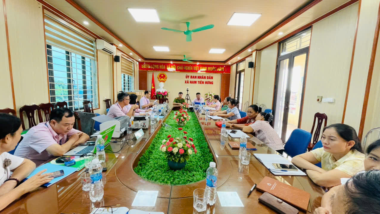 Công an xã Nam Tiên Hưng chủ động bảo đảm an ninh, trật tự trong công tác chi trả chế độ, chính sách cho nhân dân