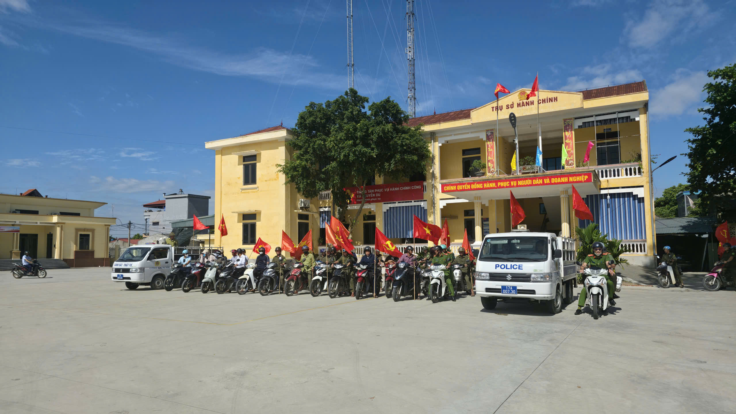 Công an xã Nguyễn Du Tổ chức Lễ ra quân thực hiện tháng cao điểm đảm bảo trật tự, an toàn giao thông