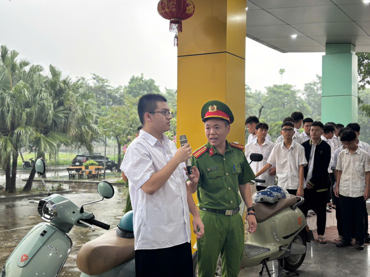 Công an xã Như Quỳnh tăng cường phối hợp với các trường học trên địa bàn xã tuyên truyền, phòng ngừa vi phạm pháp luật trong lứa tuổi học sinh