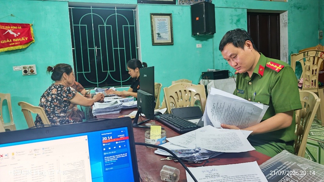 Công an xã Phụ Dực phối hợp thu thập, làm sạch dữ liệu đất đai, quyết tâm đồng bộ dữ liệu quốc gia đúng tiến độ