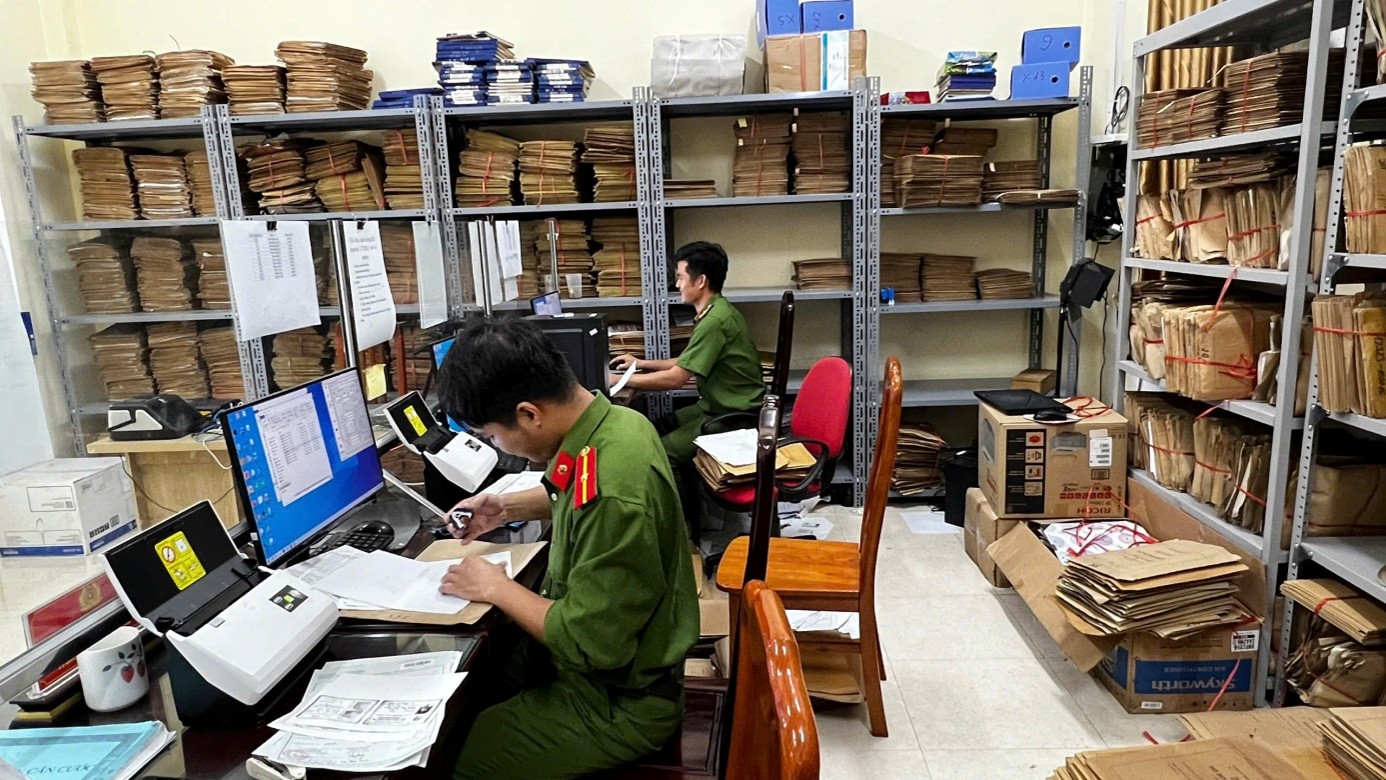 Công an xã Phụ Dực tích cực thực hiện các nhiệm vụ số hóa tàng thư cư trú, tàng thư căn cước
