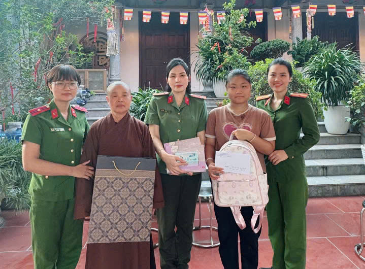 Lan tỏa yêu thương từ mô hình “Mẹ đỡ đầu” của Chi hội Phụ nữ xã Phụng Công