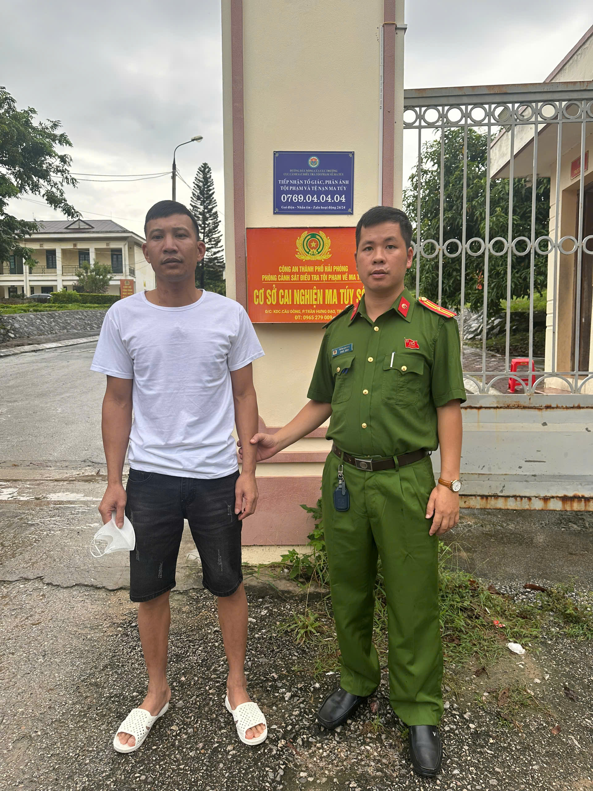 Công an xã Tân Hưng Tiếp nhận đối tượng hoàn thành thời gian cai nghiện ma túy bắt buộc tại Cơ sở cai nghiện ma túy số 03, TP. Hải Phòng và bàn giao về địa phương quản lý theo đúng quy định