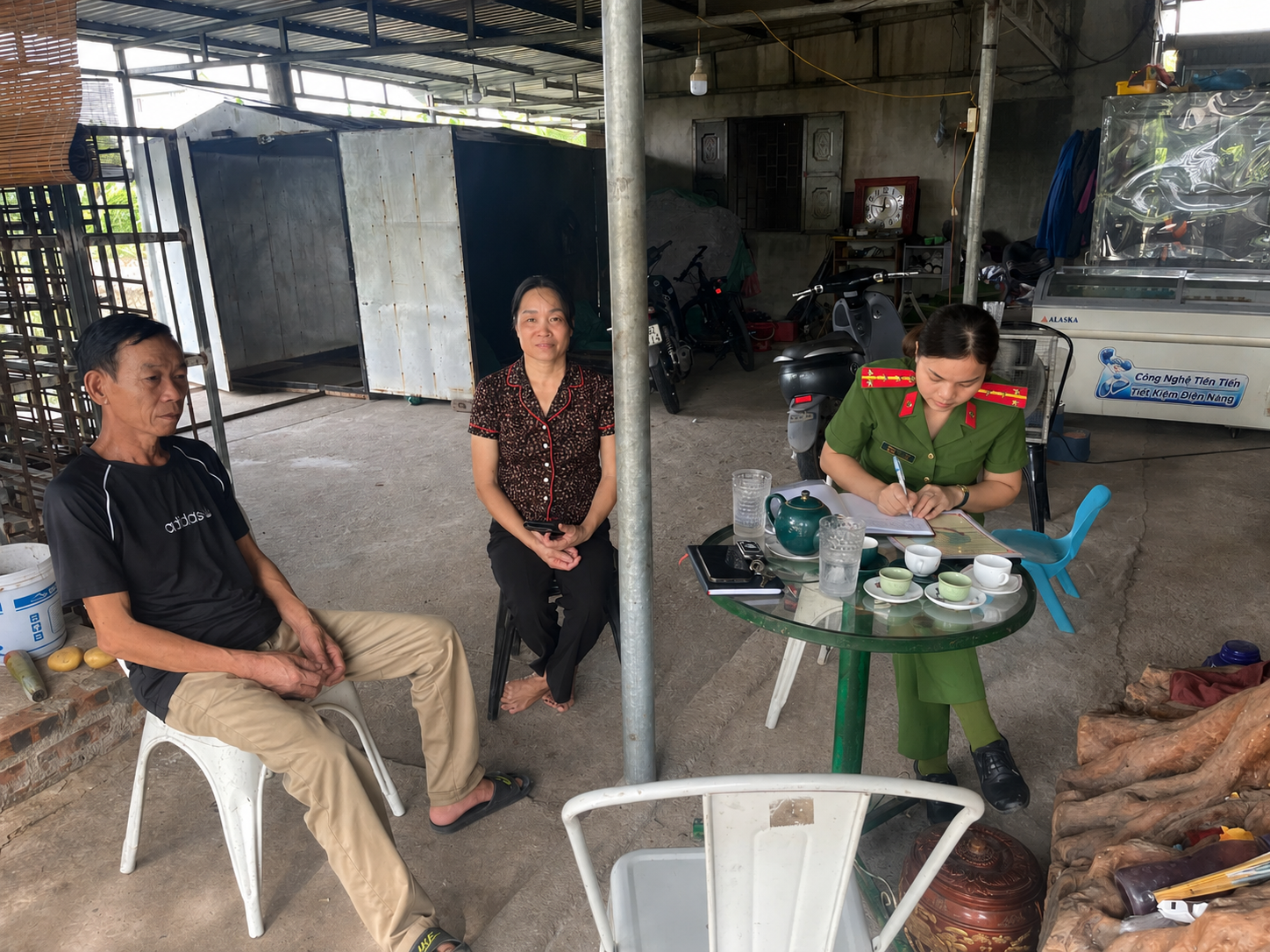 Công an xã Tân Thuận tăng cường công tác rà soát, tuyên truyền pháp luật về an toàn thực phẩm trong lĩnh vực nông nghiệp tại địa phương