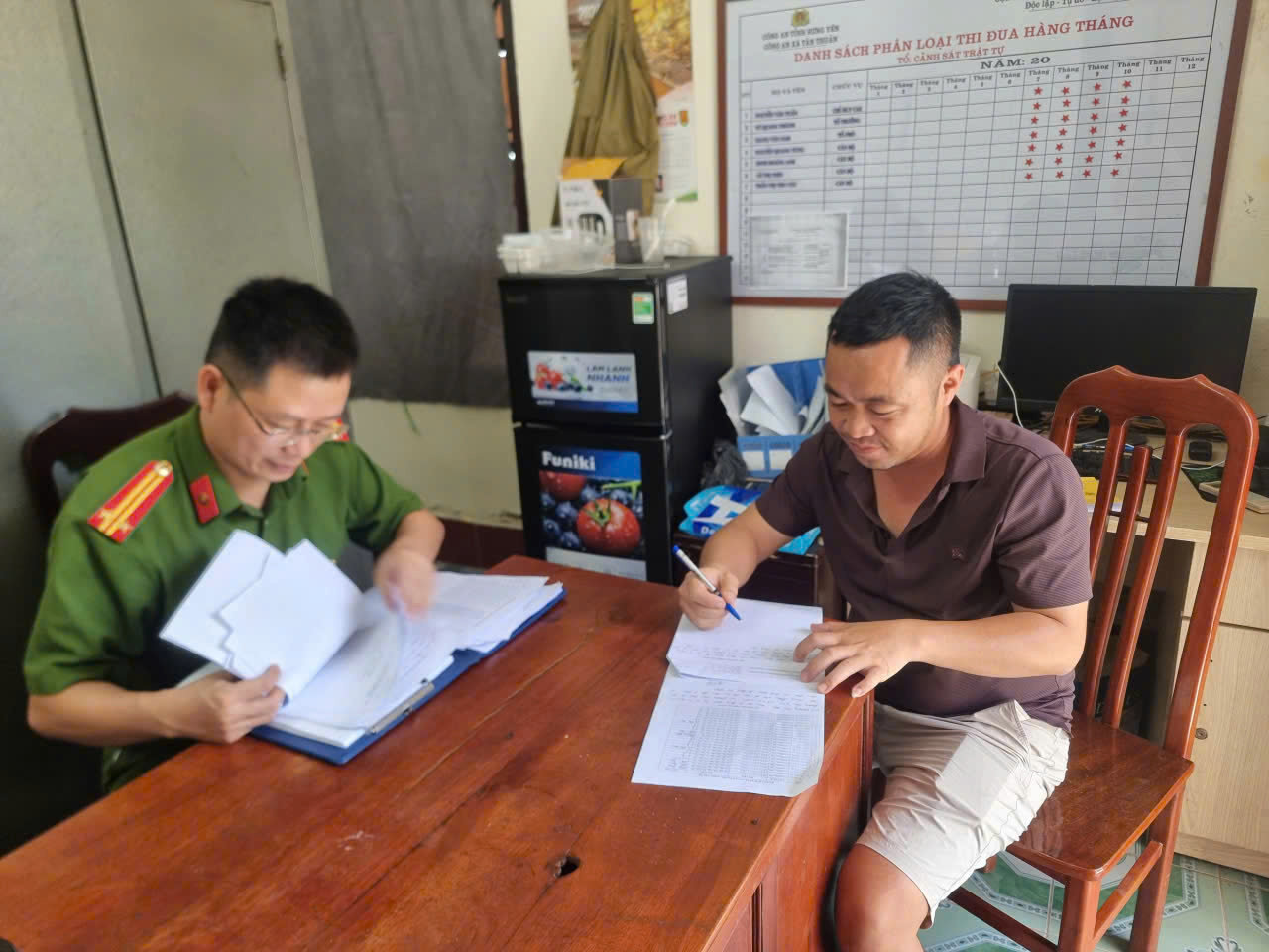 Công an xã Tân Thuận quyết tâm hoàn thành nhiệm vụ rà soát, làm sạch dữ liệu phương tiện