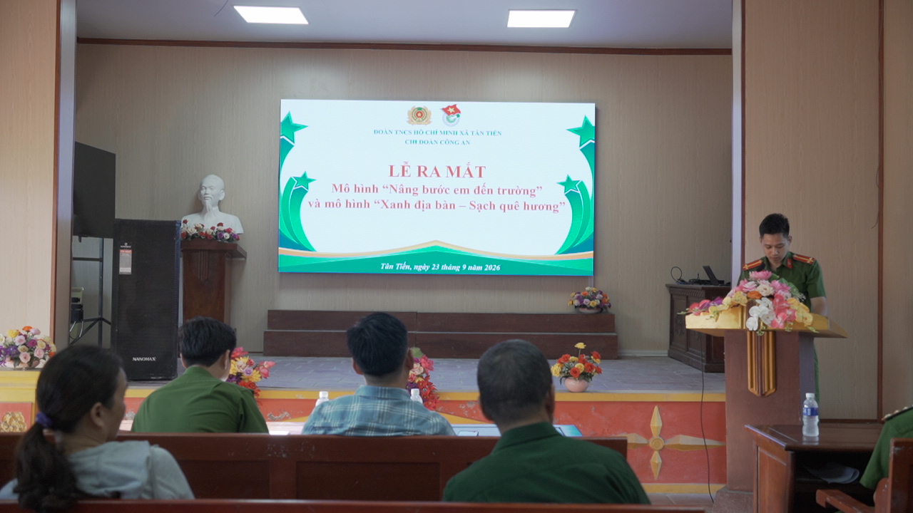 Chi đoàn Công an xã Tân Tiến ra mắt 02 mô hình “Nâng bước em đến trường” và “Xanh địa bàn – Sạch quê hương”