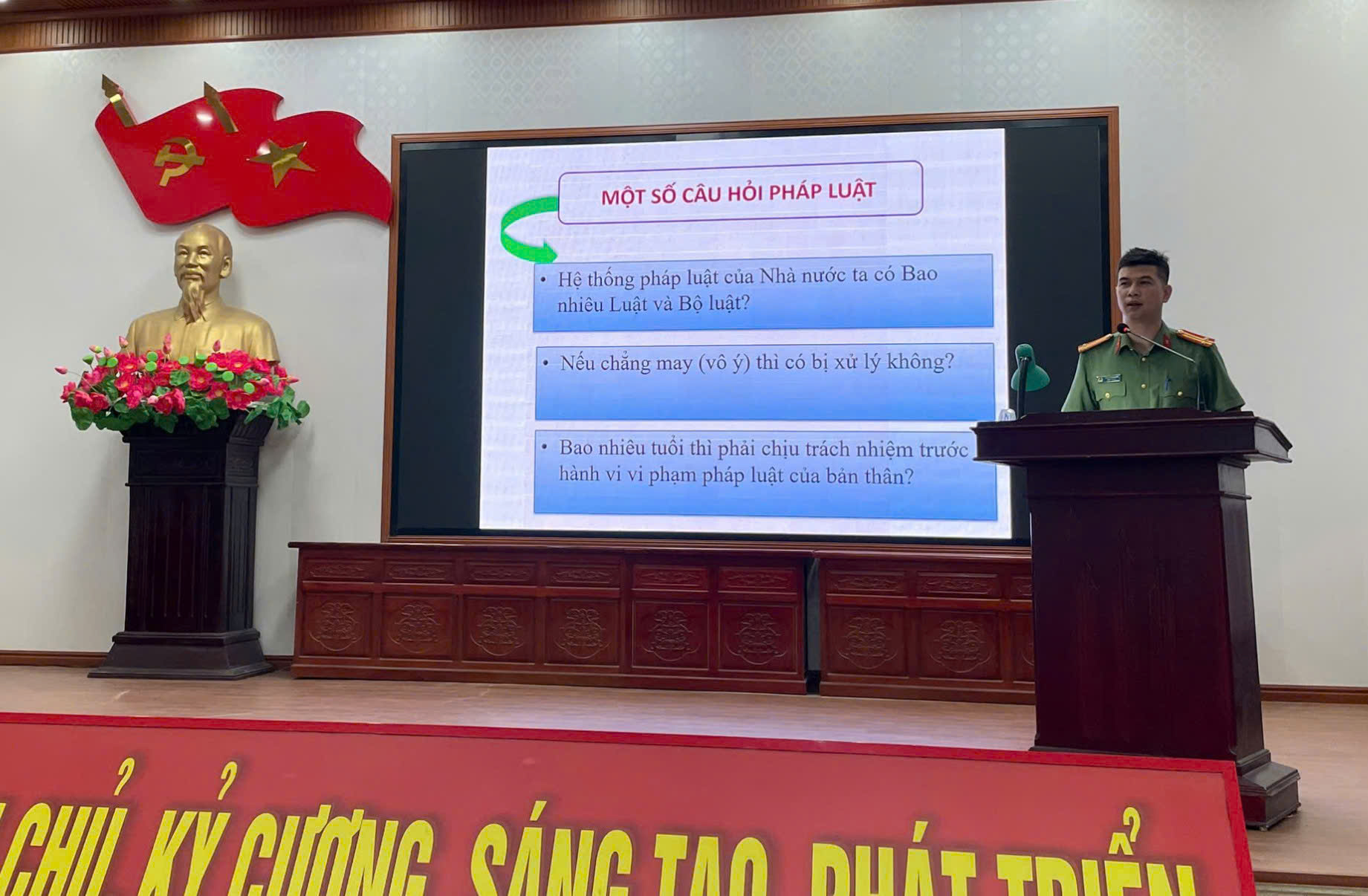 Công an xã Trà Giang phối hợp tổ chức bồi dưỡng kiến thức pháp luật cho thành viên các mô hình tự quản về ANTT