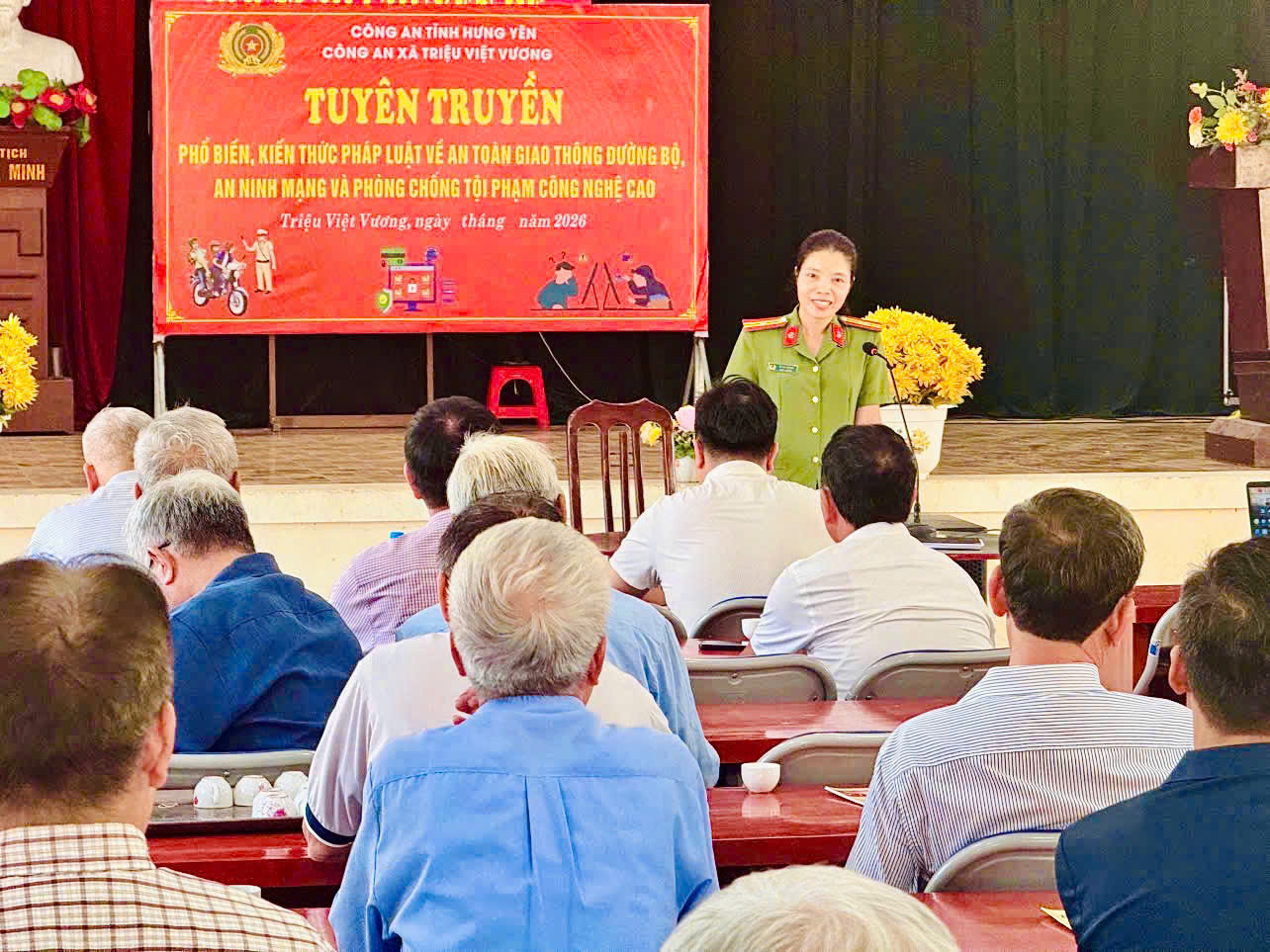 Công an xã Triệu Việt Vương phối hợp với Chi bộ thôn Thọ Bình và Đức Nhuận Thượng tổ chức tuyên truyền biến kiến thức pháp luật về an toàn giao thông đường bộ và An ninh mạng và phòng chống tội phạm công nghệ cao trên không gian mạng