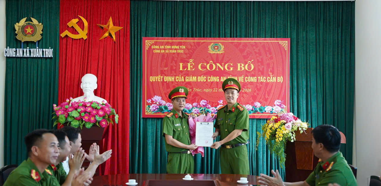 Công an xã Xuân Trúc tổ chức Lễ công bố quyết định của Giám đốc Công an tỉnh về công tác cán bộ