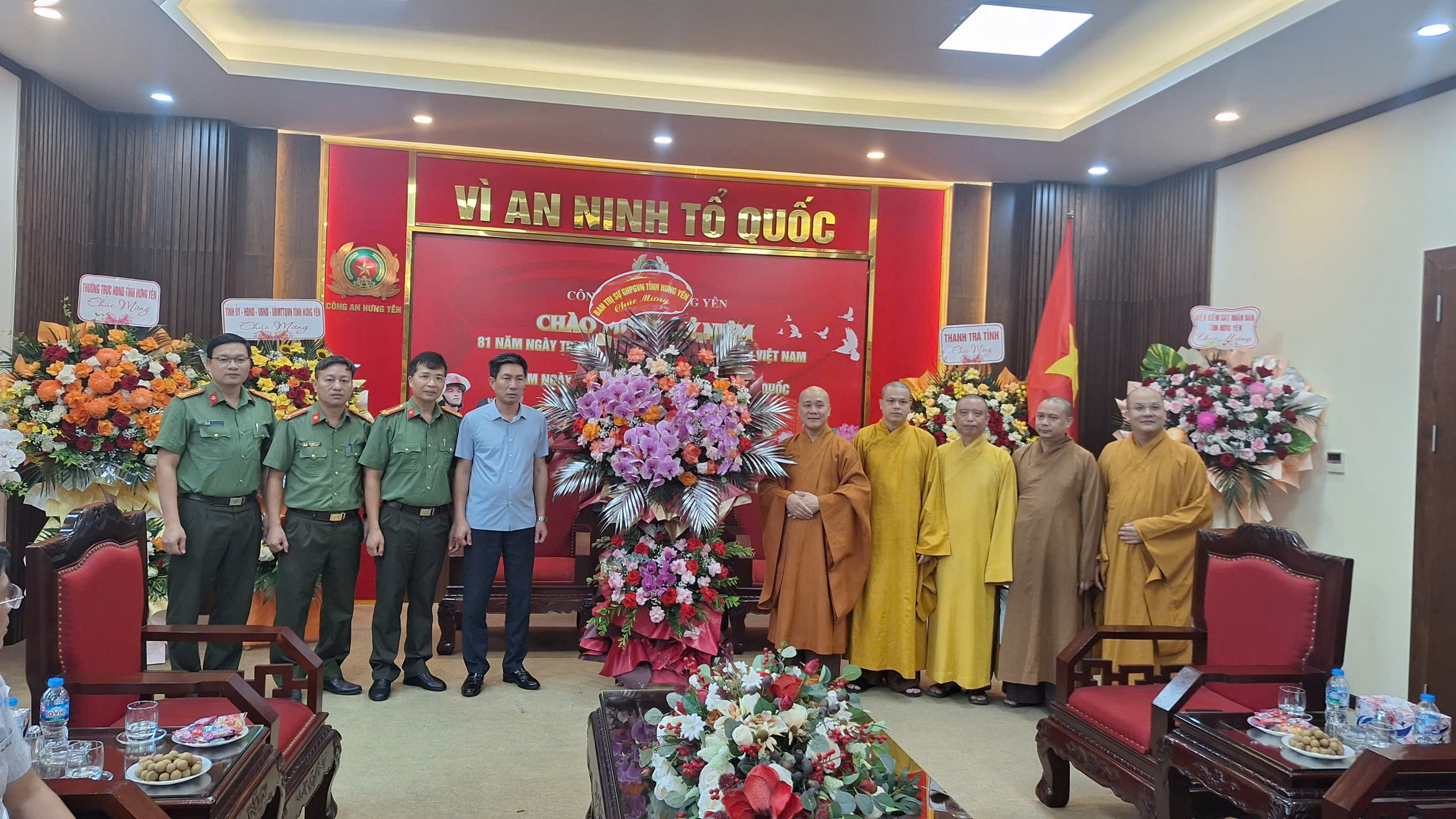Ban trị sự Giáo hội Phật giáo Việt Nam tỉnh Hưng Yên chúc mừng 81 năm ngày truyền thống lực lượng Công an nhân dân (19/8/1945-19/8/2026) và 21 năm ngày hội toàn dân bảo vệ ANTQ (19/8/2005-19/8/2026)