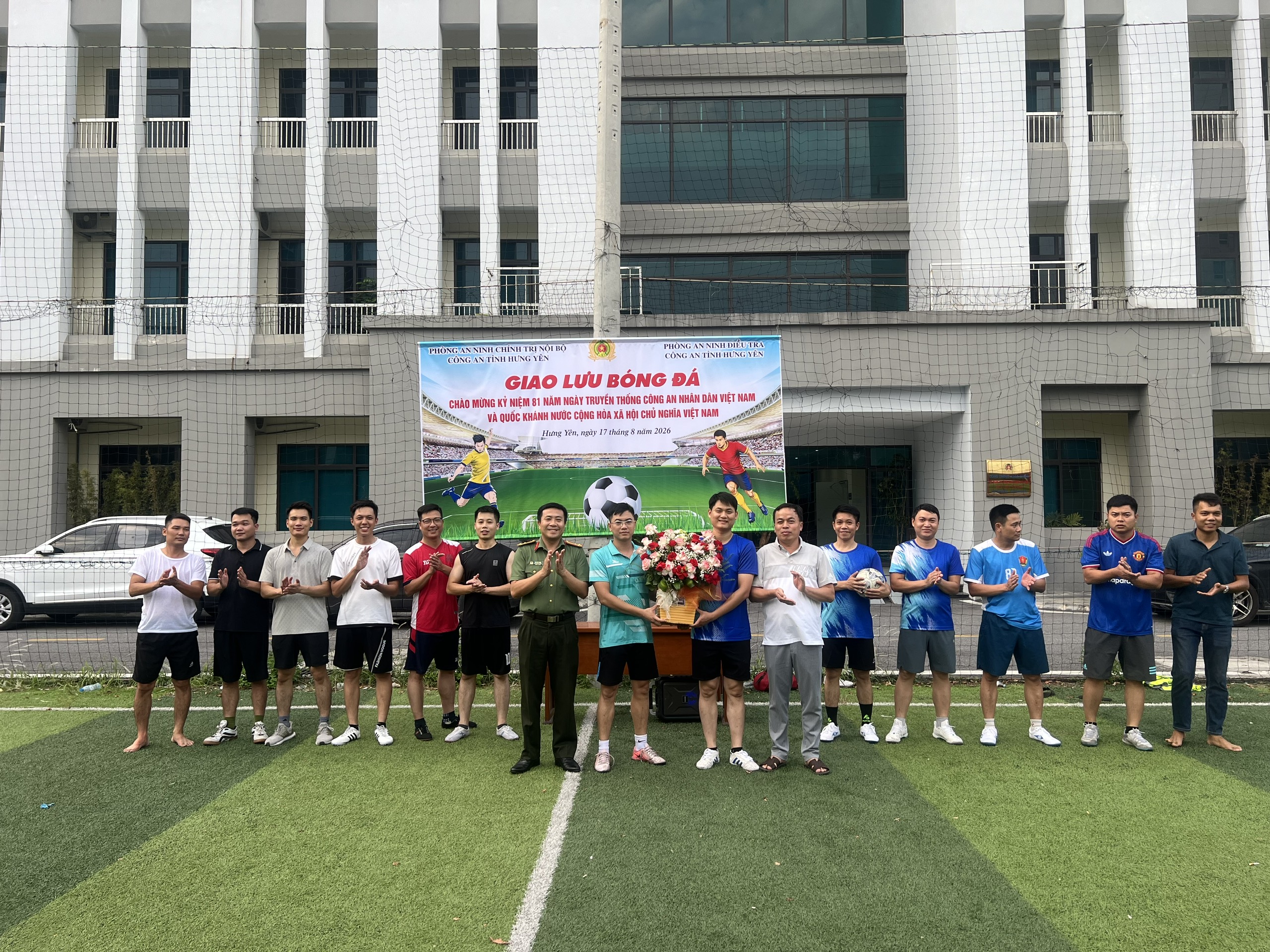 Phòng An ninh chính trị nội bộ - Phòng An ninh điều tra tổ chức giao lưu bóng đá nhân kỷ niệm 81 năm ngày truyền thống Công an nhân dân và Quốc khánh nước Cộng hòa xã hội chủ nghĩa Việt Nam