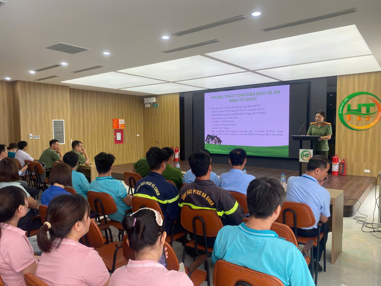 Phòng An ninh kinh tế phối hợp Phòng Cảnh sát phòng cháy, chữa cháy và cứu nạn, cứu hộ tuyên truyền pháp luật, hướng dẫn doanh nghiệp bảo đảm an ninh, an toàn, phòng cháy, chữa cháy và cứu nạn, cứu hộ
