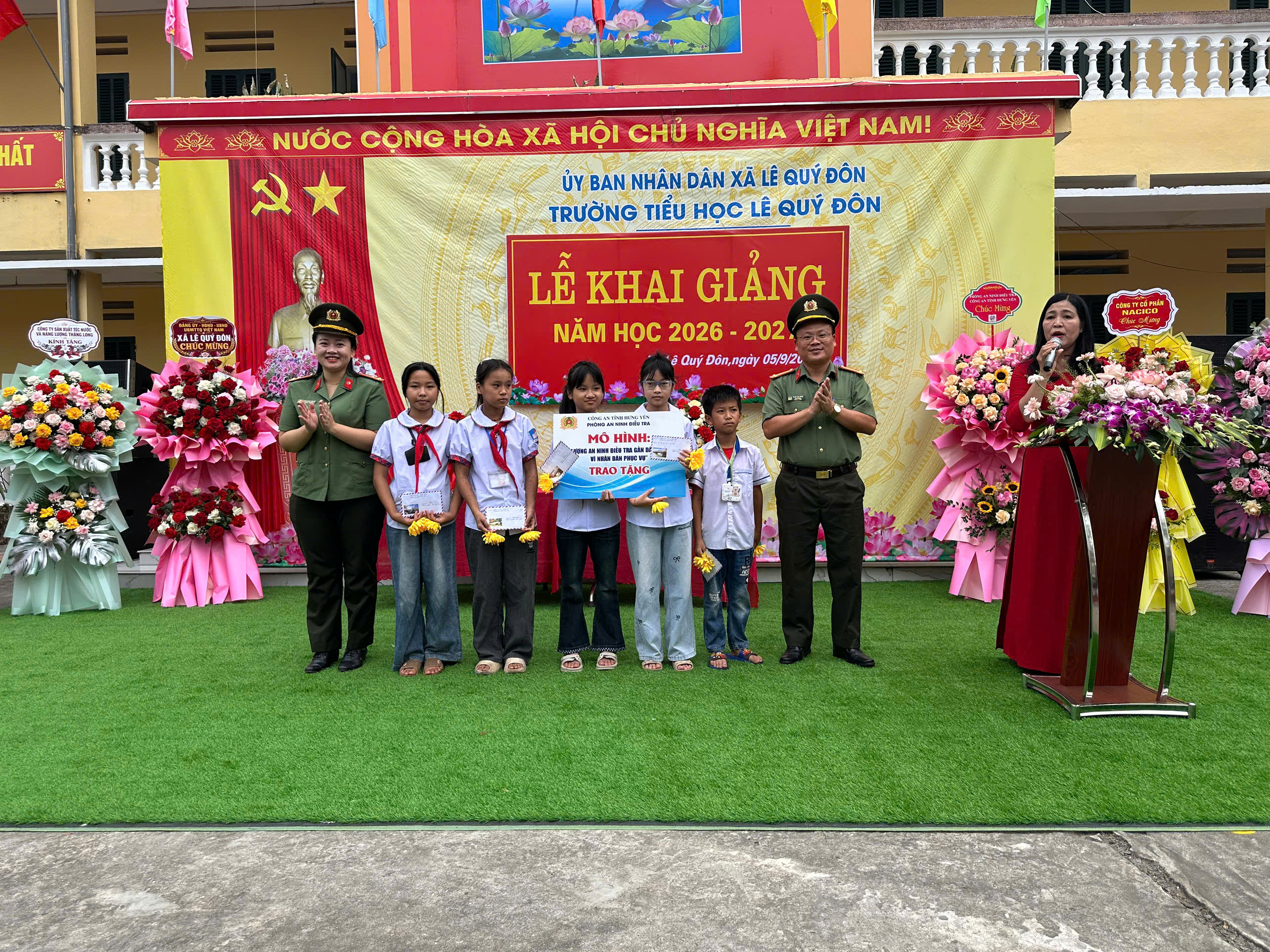 Phòng An ninh điều tra đồng hành cùng học sinh có hoàn cảnh khó khăn nhân dịp năm học mới