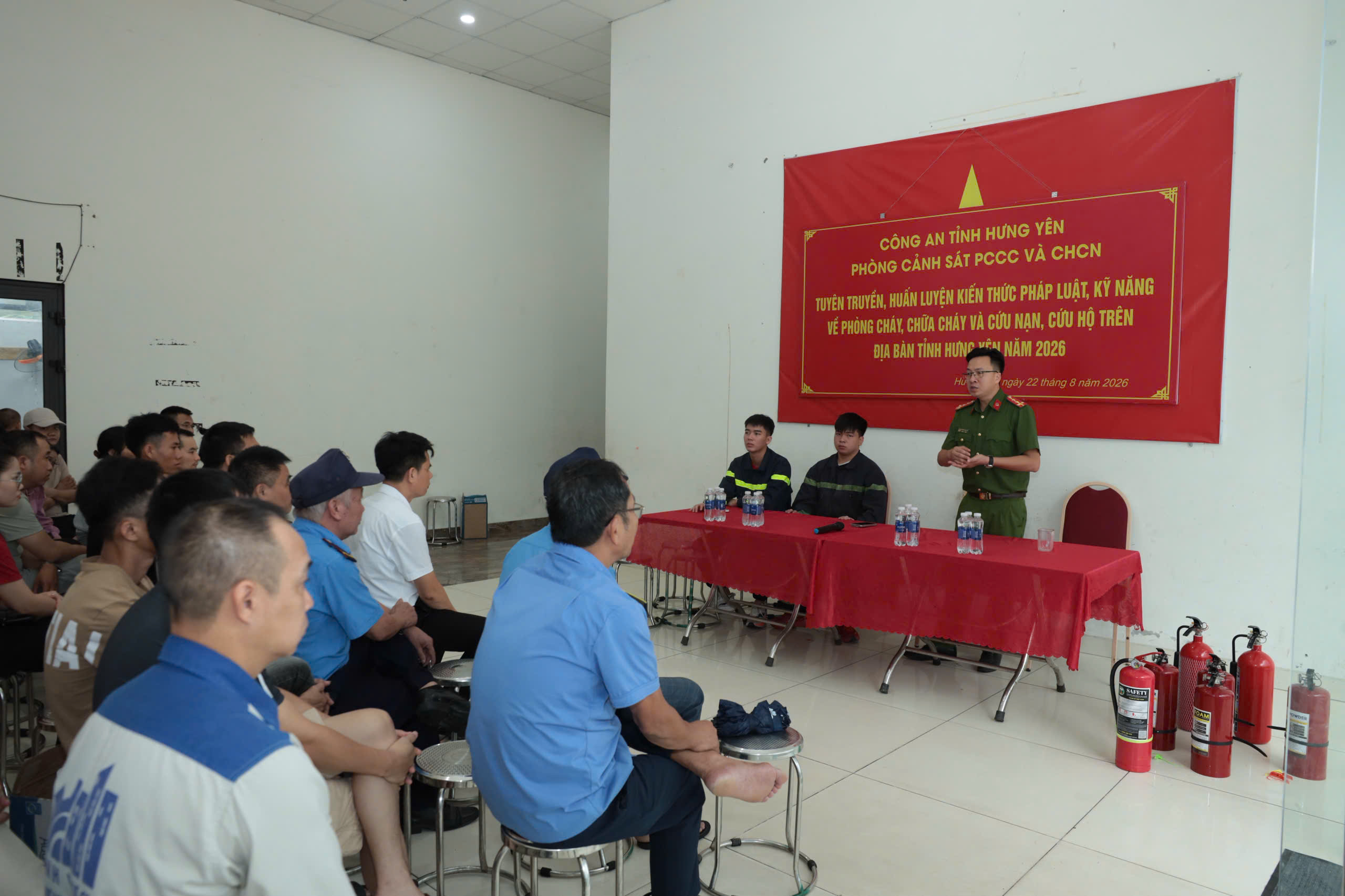 Phòng Cảnh sát PCCC và CNCH tổ chức tuyên truyền, trang bị kỹ năng PCCC và CNCH cho cư dân chung cư Lạc Hồng Phúc