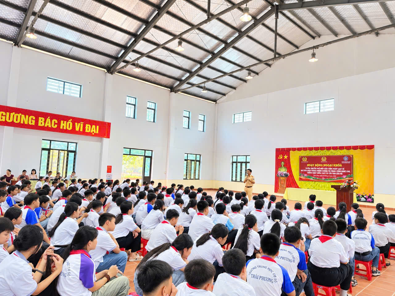 Trang bị kiến thức pháp luật, kỹ năng an toàn cho học sinh qua hoạt động ngoại khóa tại Trường THCS Vũ Thị Thục
