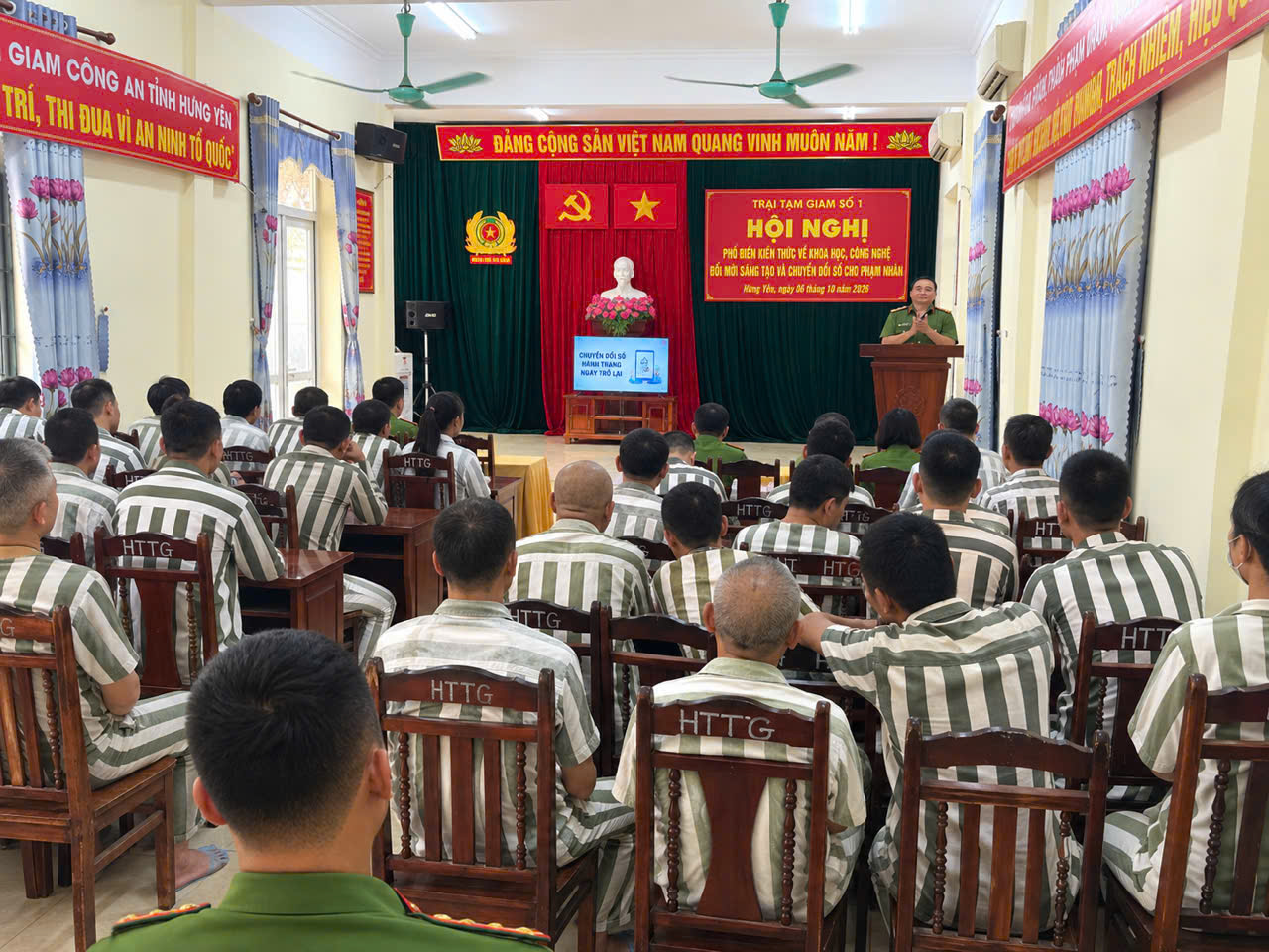 Trại tạm giam số 1 Công an tỉnh Hưng Yên tổ chức “Hội nghị phổ biến kiến thức khoa học, công nghệ, đổi mới sáng tạo và chuyển đổi số cho phạm nhân”